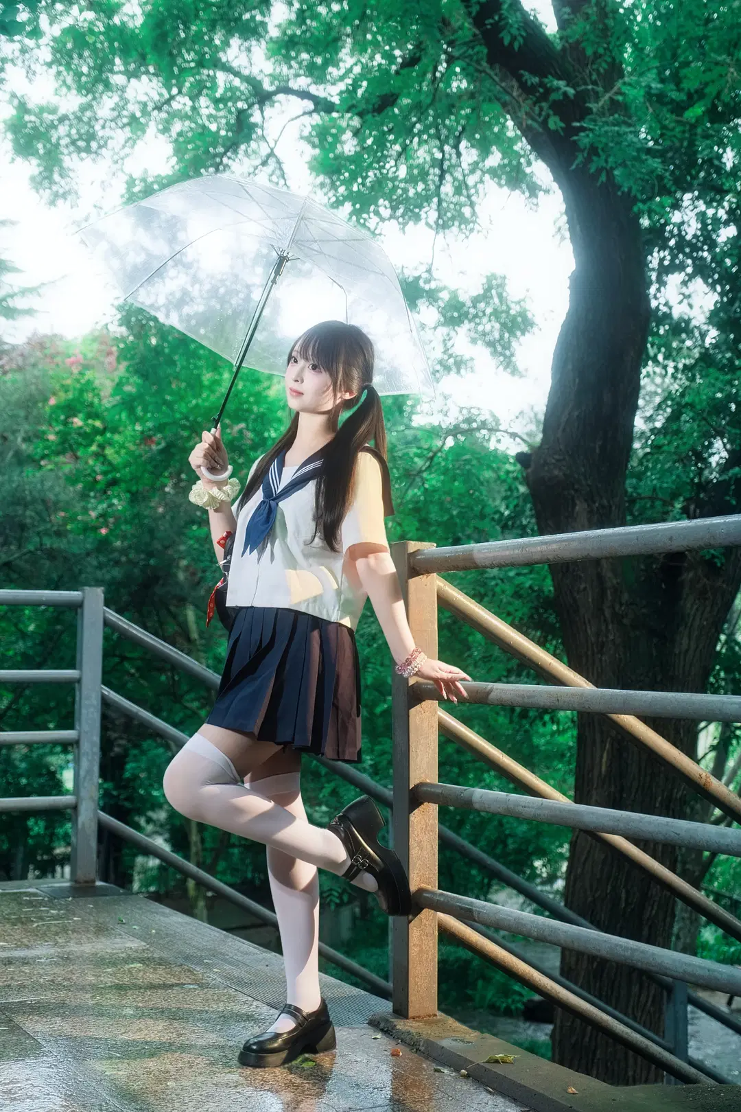 雨上がりの階段に佇むセーラー服JK制服ポートレート - Schmidt_R2_Schilling - 8枚目