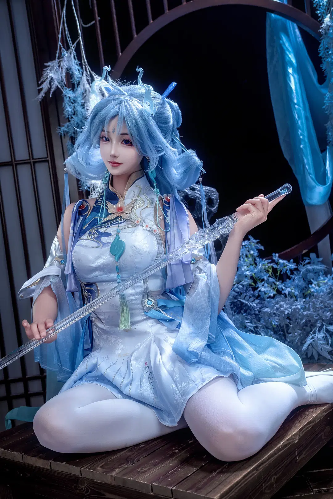 [Qingxiao cosplay] Wuthering Waves Traditional Chinese Style White Stockings Look: Distant Misty Clouds and the Chime of the Heart Sword by Schmidt_R2_Schilling - Image 5