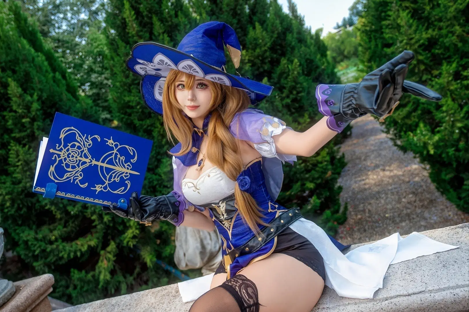 【丽莎cos】原神魔法使的外景记录，紫玫瑰与旧书的奇妙碰撞 - Schmidt_R2_Schilling - 第5张
