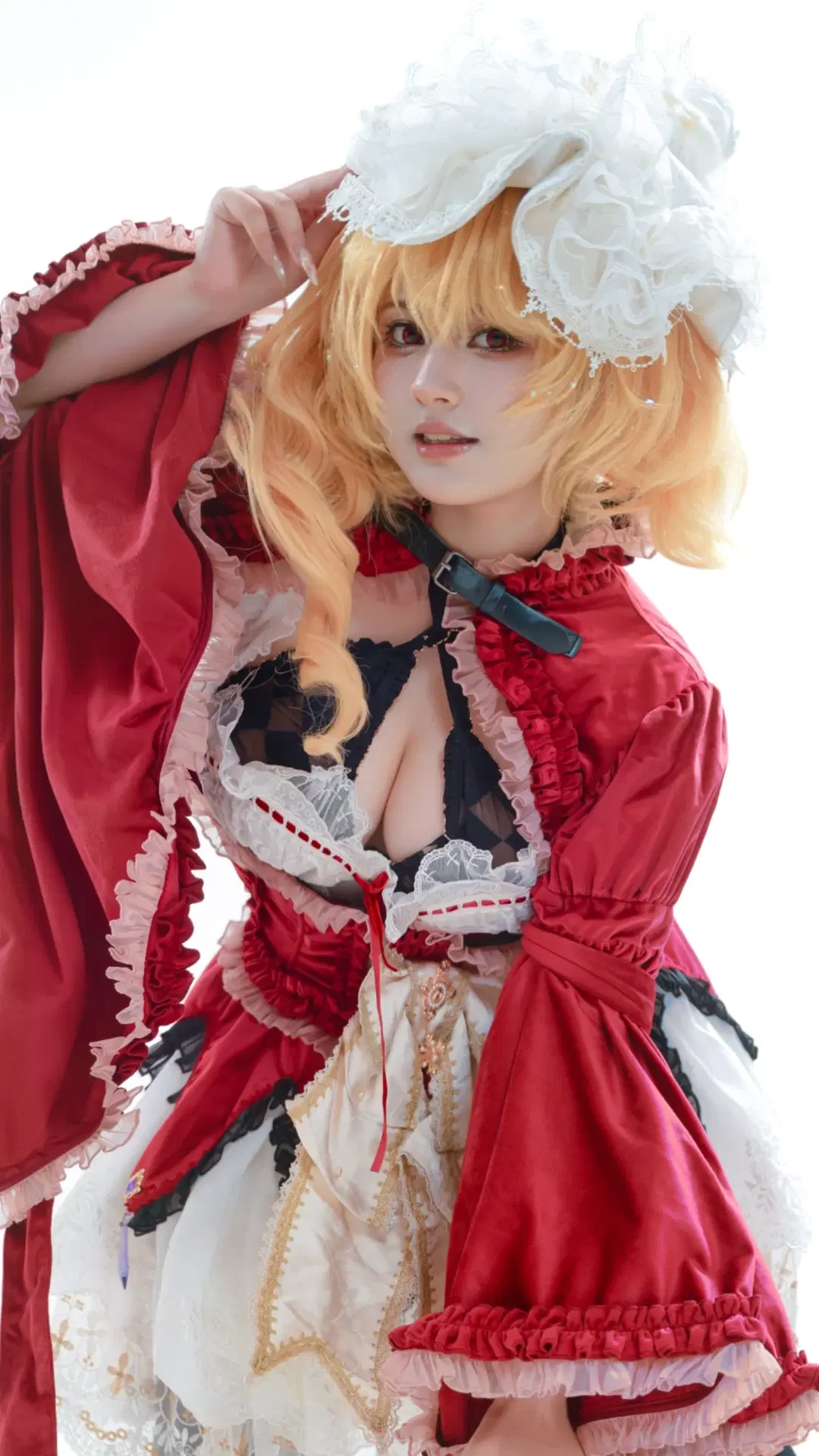 [Flandre Scarlet Cosplay] The red-and-white little devil from Touhou Project by 丿蒸蒸鱼 - Image 2