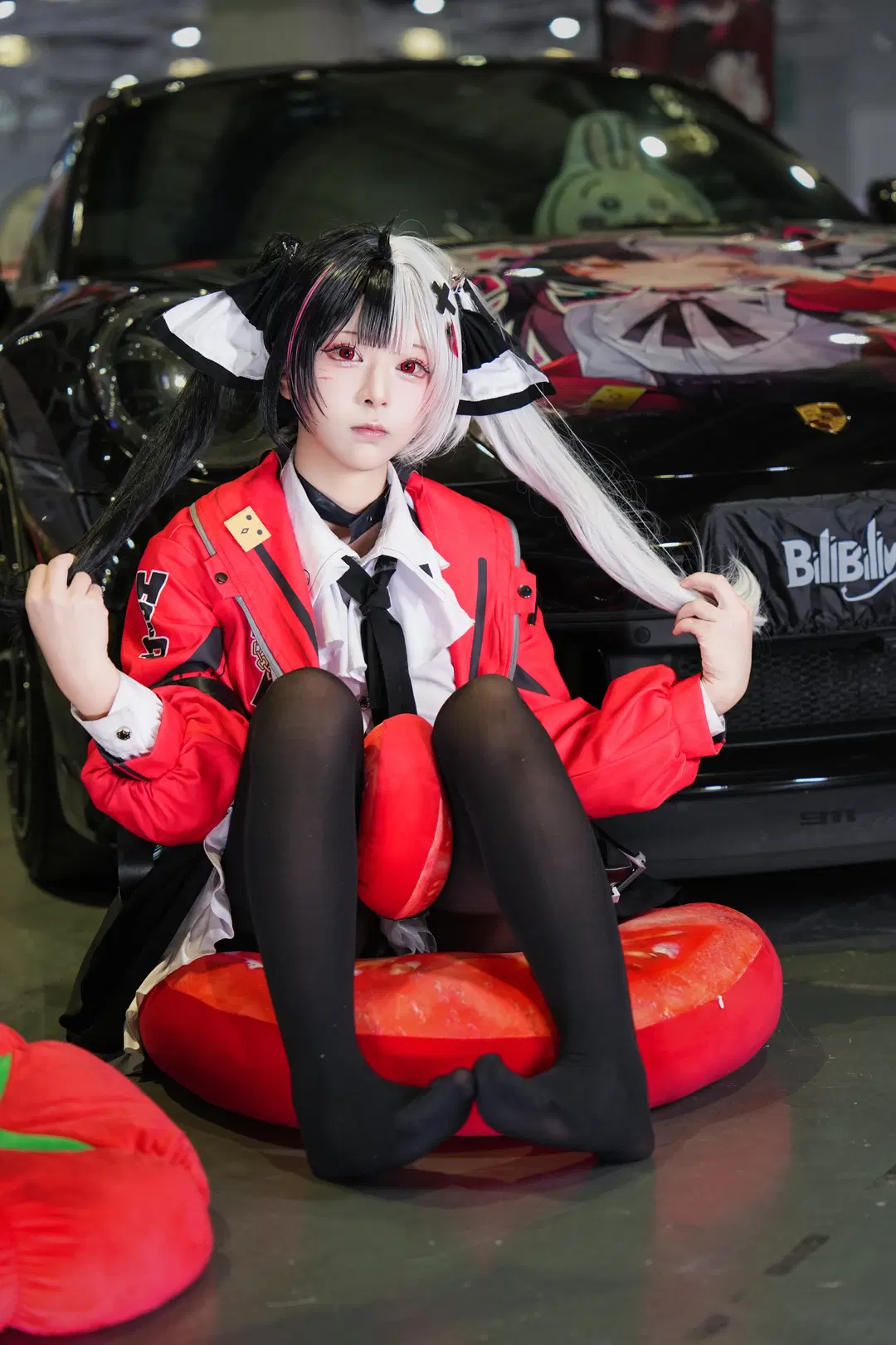 BW2026 Convention Photos: Cat Ear Techwear Styling Against a Holographic Backdrop by 白夜leon - Image 8