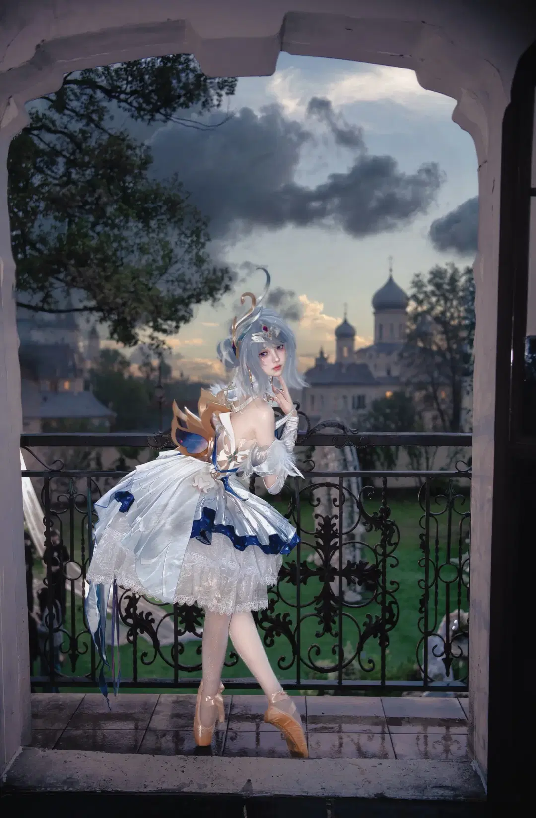 [Odette cosplay] Genshin Impact Ballet-Style Rehabilitation: Are Tears Lighter than Snowflakes? by 拉菲META - Image 3