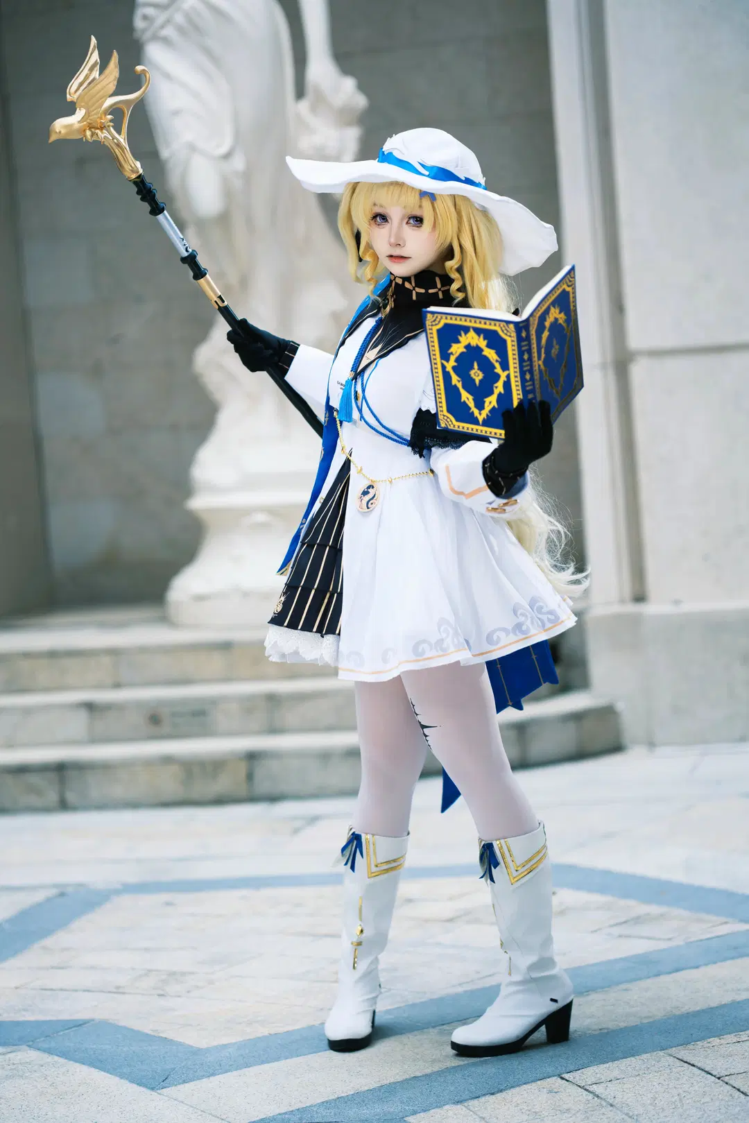 菲比cos, 鸣潮, 二次元cosplay, 白丝, 游戏角色扮演