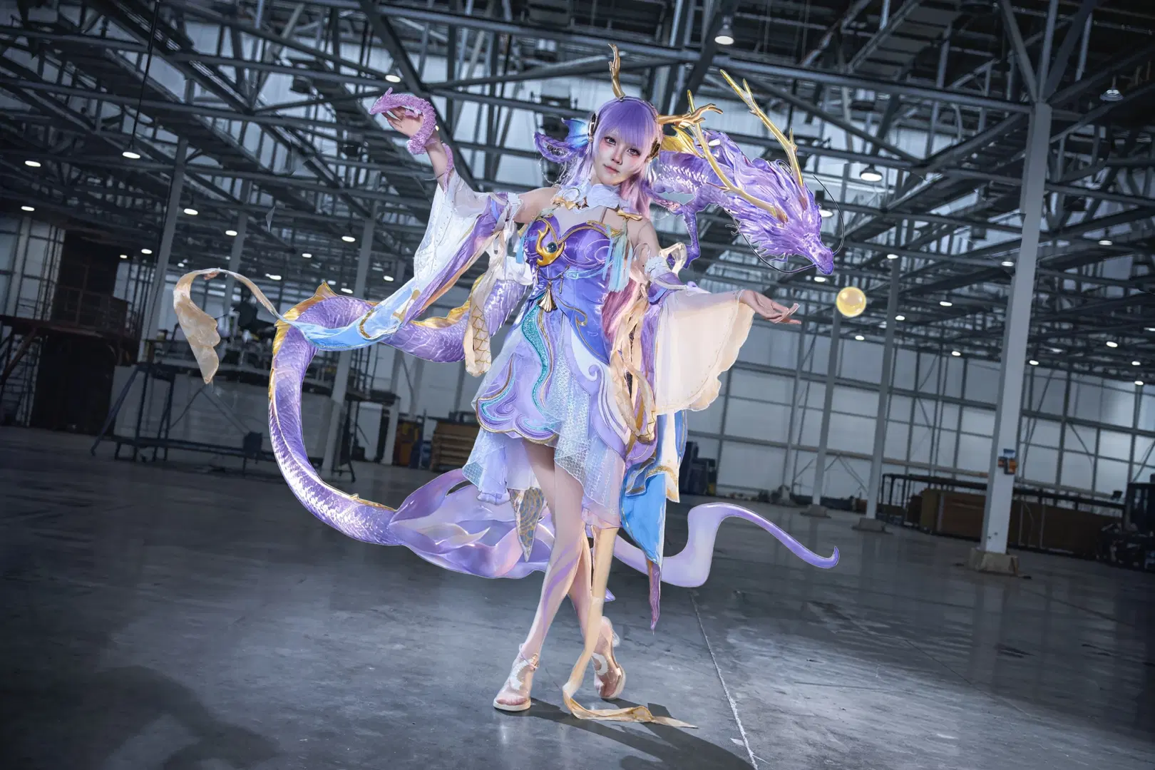 [Xishi cosplay] Honor of Kings Violet Dragon Maiden: Showcasing the Colossal Dragon Prop & Purple Scale Skirt Details