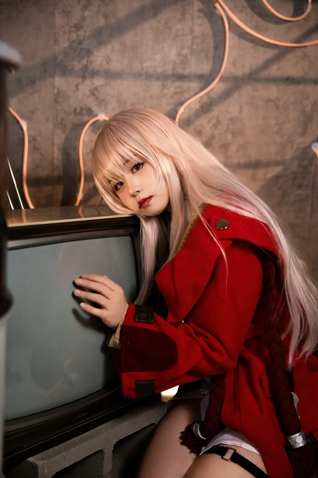 [Clara cosplay] Encountering Honkai: Star Rail in an Abandoned Garage by 胖丁丸 - Image 2