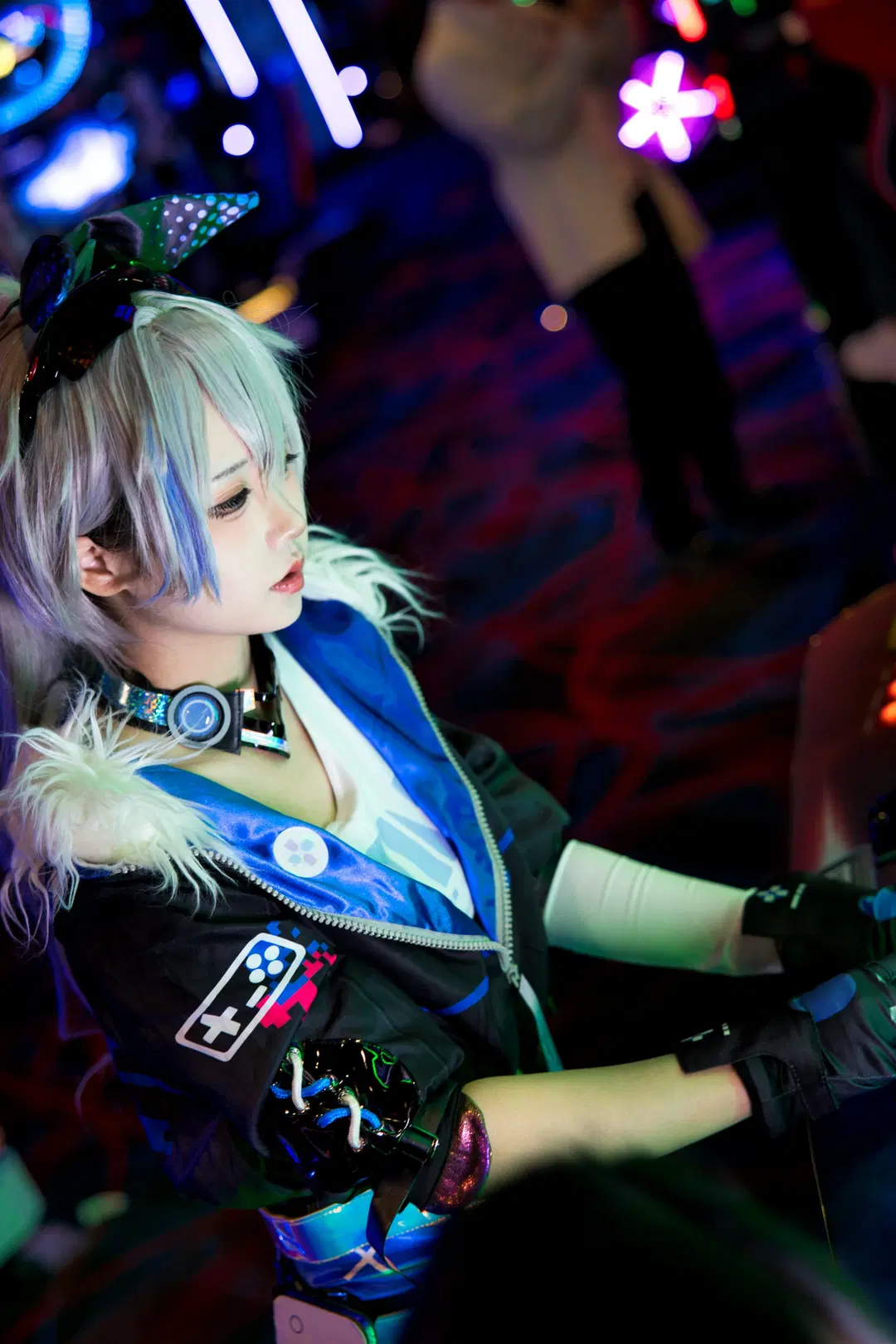 [Silver Wolf cosplay] Being the Coolest Hacker in the Arcade by 胖丁丸 - Image 3