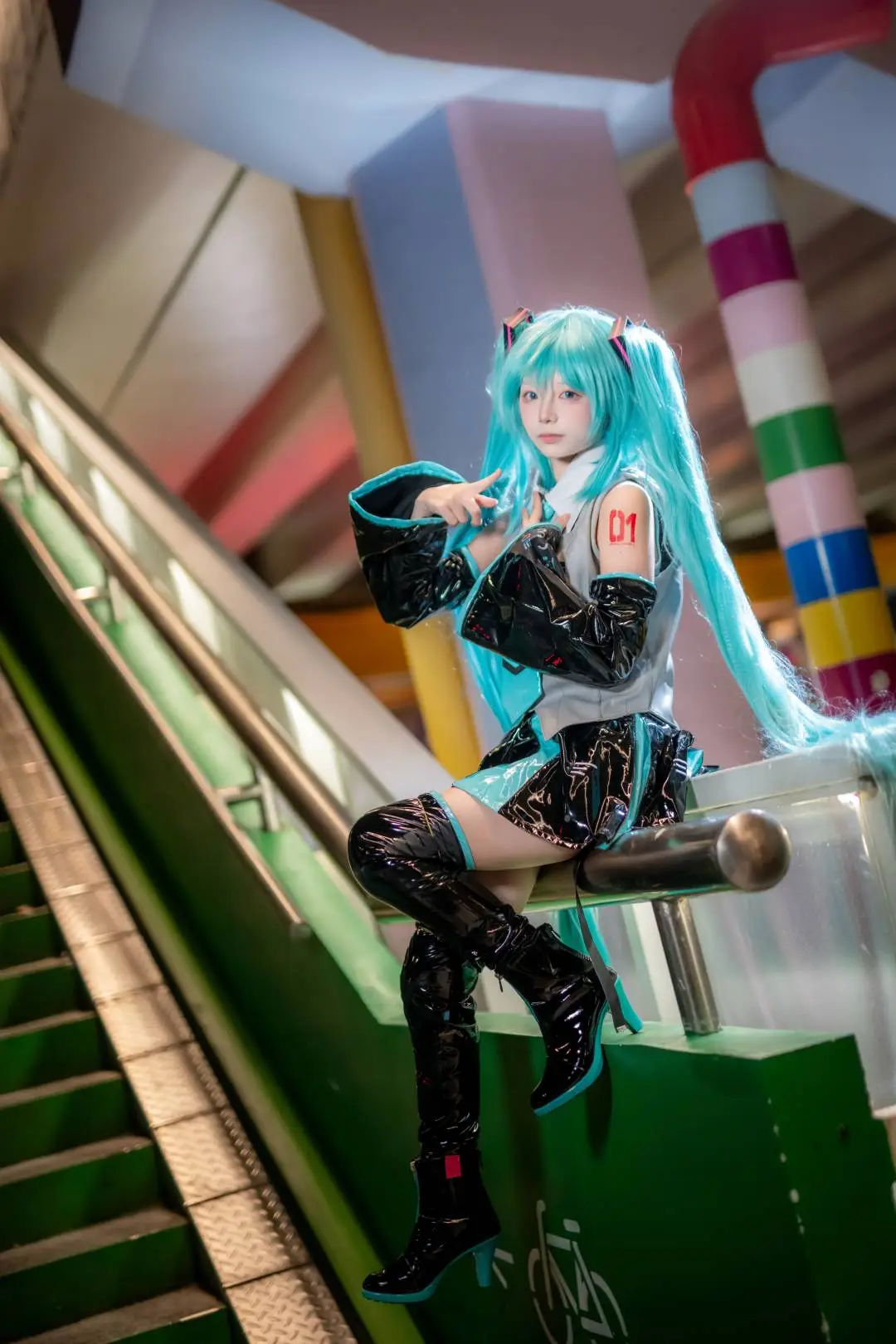 【初音未来cos】上海夜景下的亮面双马尾