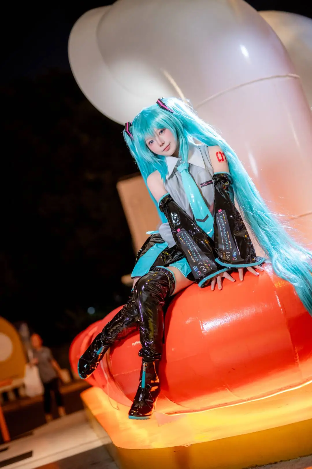 【初音ミク コスプレ】上海の夜景にきらめく艶やかなツインテール - mile7758 - 4枚目