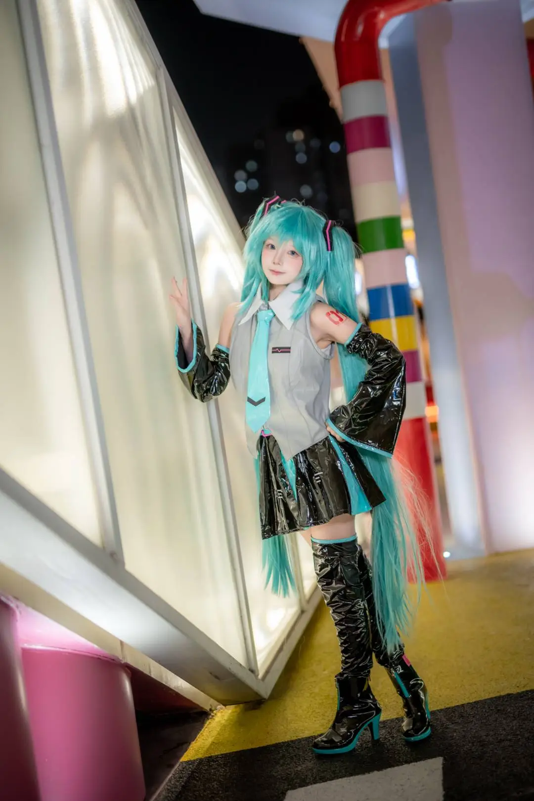 【初音ミク コスプレ】上海の夜景にきらめく艶やかなツインテール - mile7758 - 6枚目