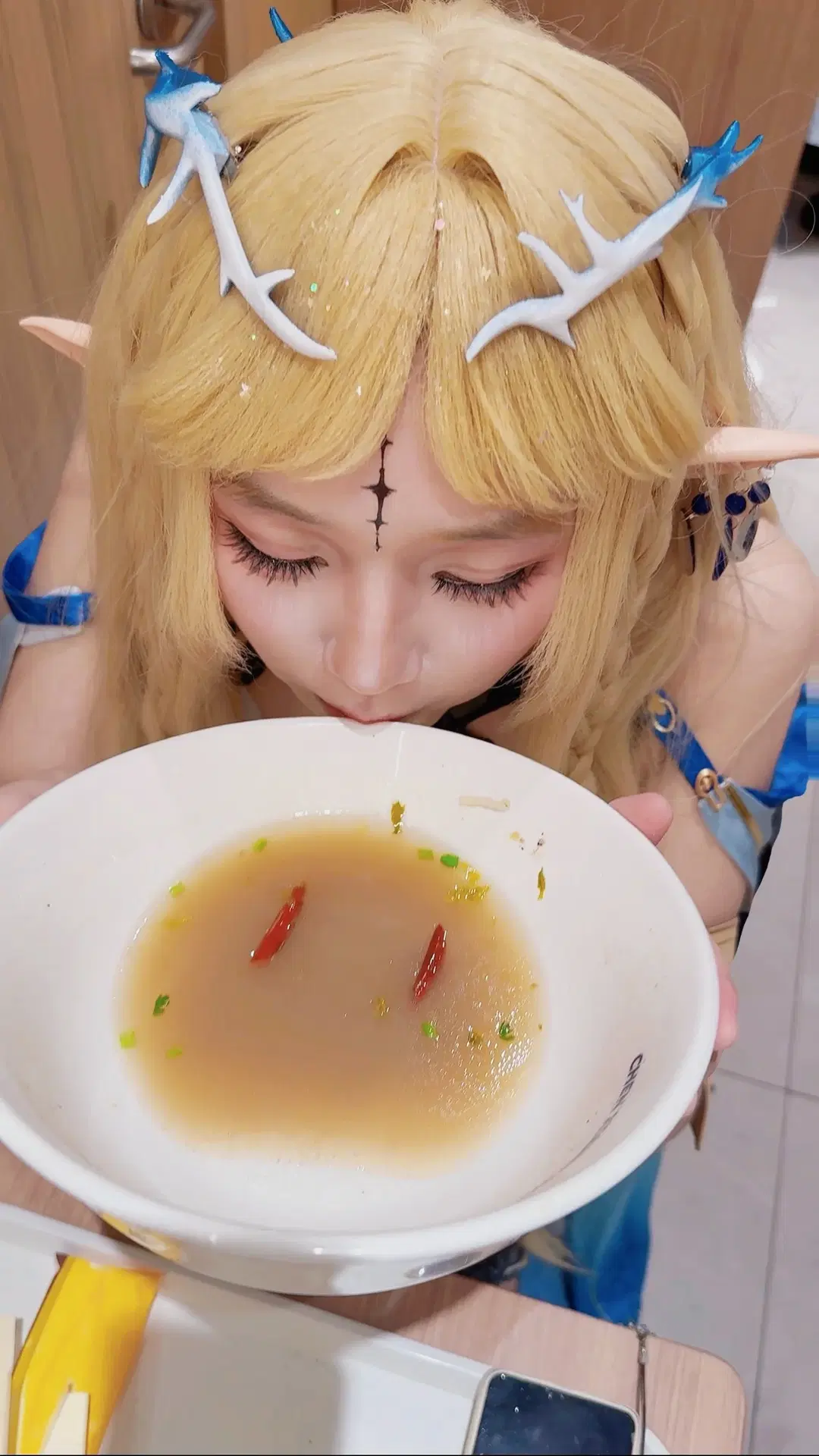 鸣潮, 卡提希娅cos, 精灵耳妆造, BW漫展, 干饭日常