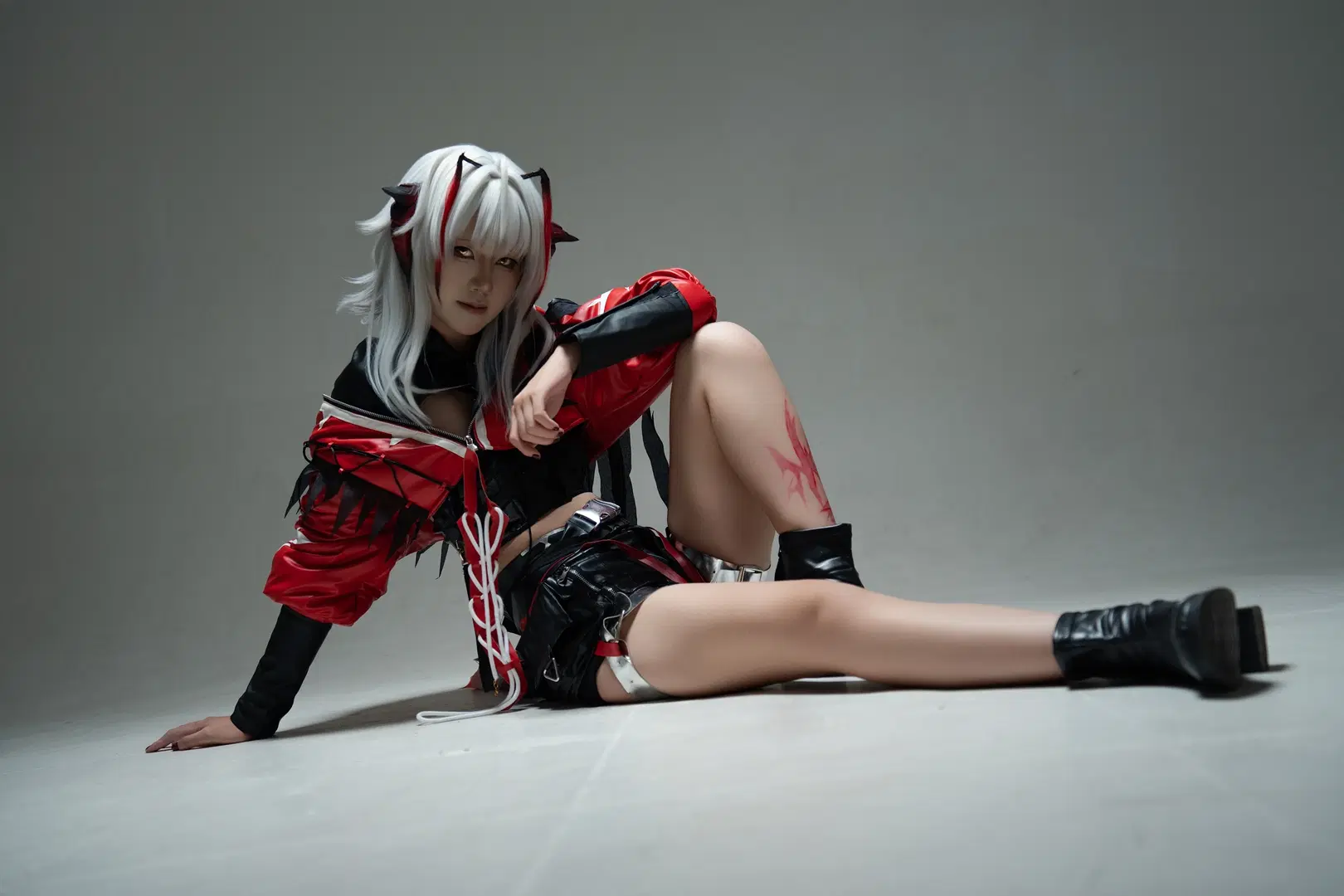 [Wishadel cosplay] Arknights red-and-black techwear white studio shoot record by 硫酸铅沉淀（想拍正片版 - Image 5