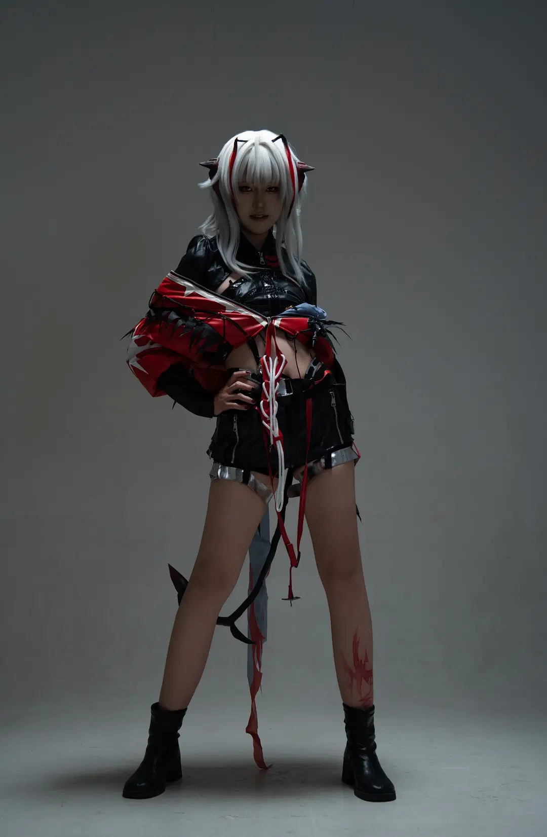 [Wishadel cosplay] Arknights red-and-black techwear white studio shoot record by 硫酸铅沉淀（想拍正片版 - Image 7