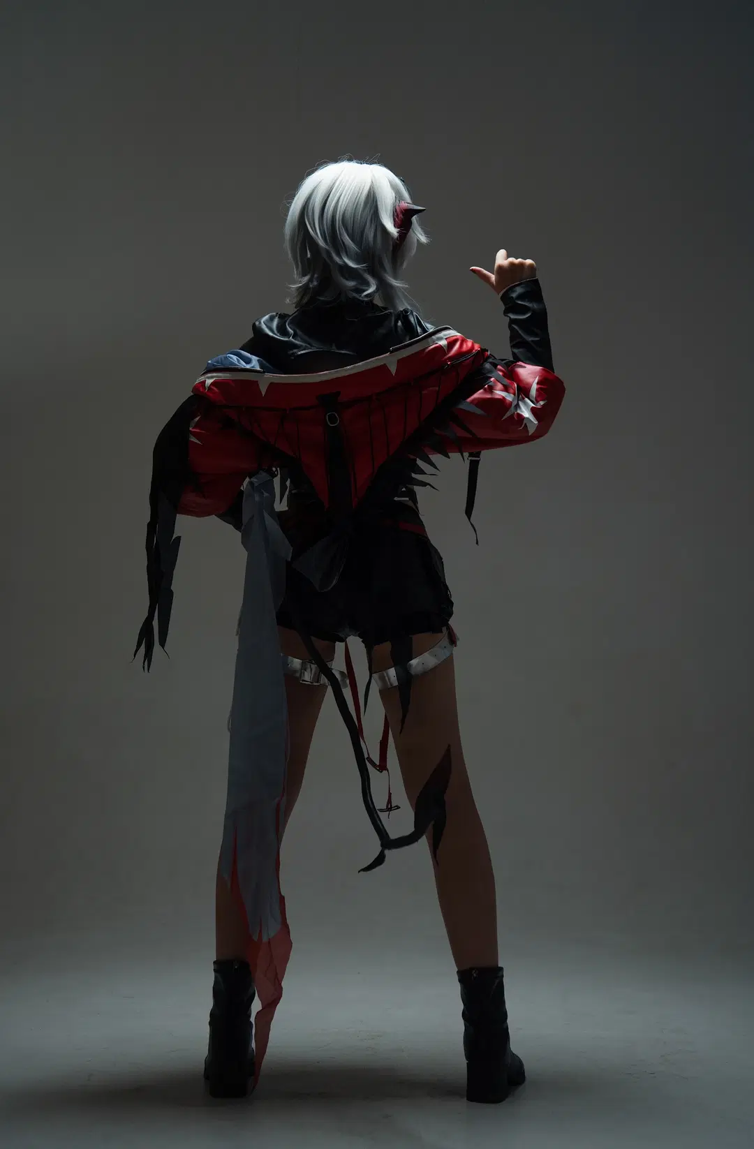 [Wishadel cosplay] Arknights red-and-black techwear white studio shoot record by 硫酸铅沉淀（想拍正片版 - Image 8
