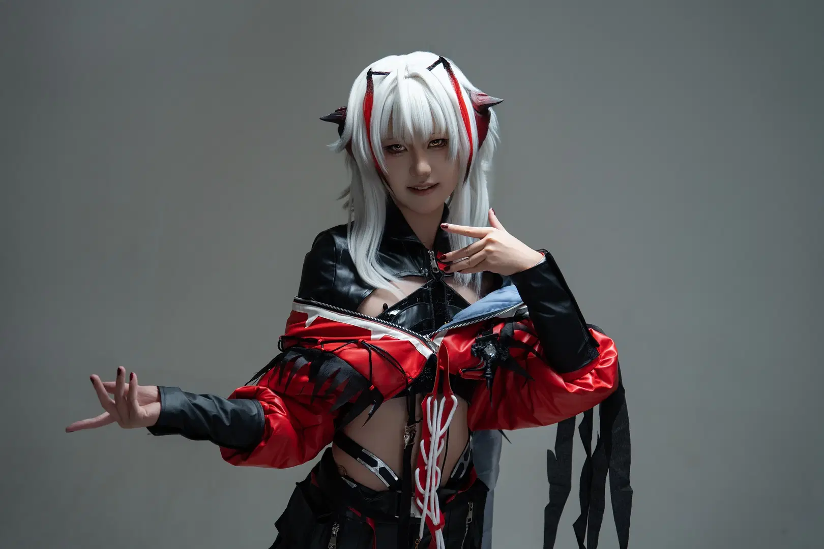 [Wishadel cosplay] Arknights red-and-black techwear white studio shoot record by 硫酸铅沉淀（想拍正片版 - Image 9