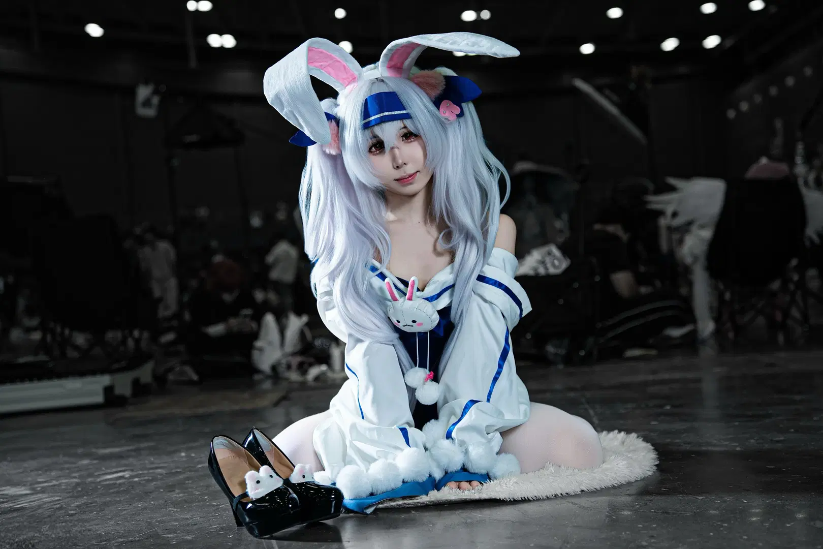 【ラフィーII コスプレ】『アズールレーン』バニーガール、赤ワインを携えたイベント写真 - 硫酸铅沉淀（想拍正片版 - 8枚目