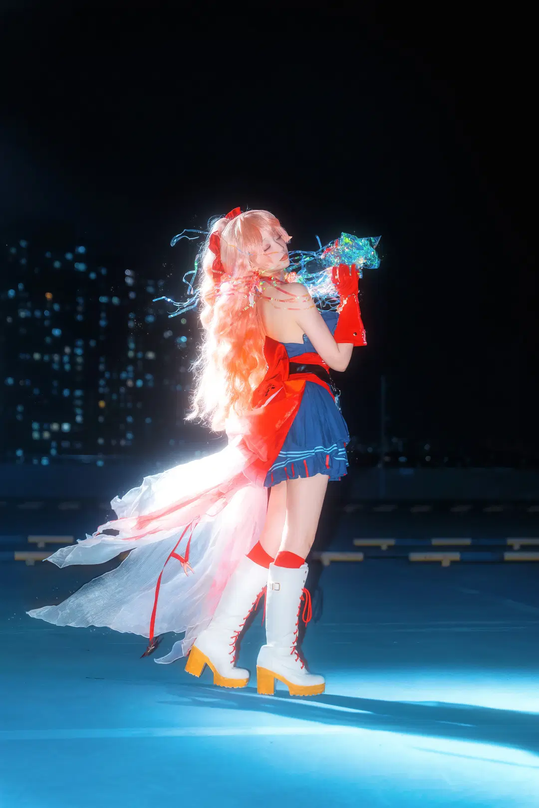【羽生ももか コスプレ】『アークナイツ』屋上の夜景に紡ぐ光と影の幻想 - 小野寺地瓜 - 2枚目