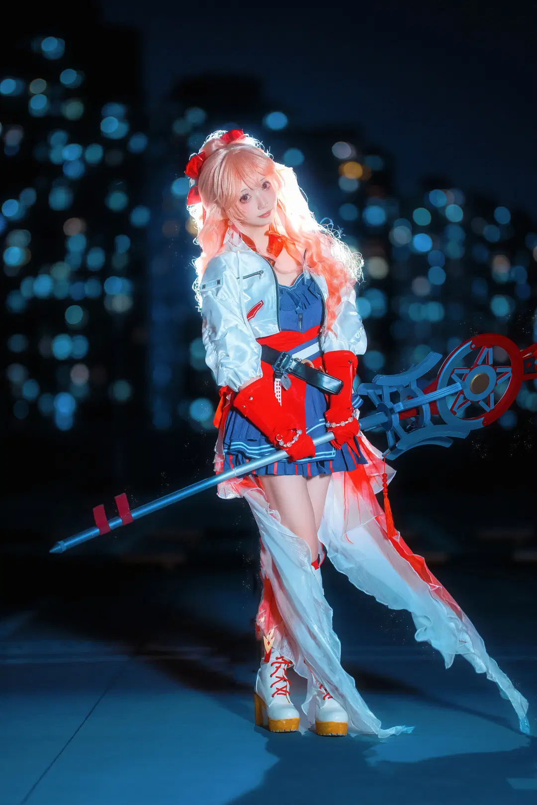 【羽生ももか コスプレ】『アークナイツ』屋上の夜景に紡ぐ光と影の幻想 - 小野寺地瓜 - 4枚目