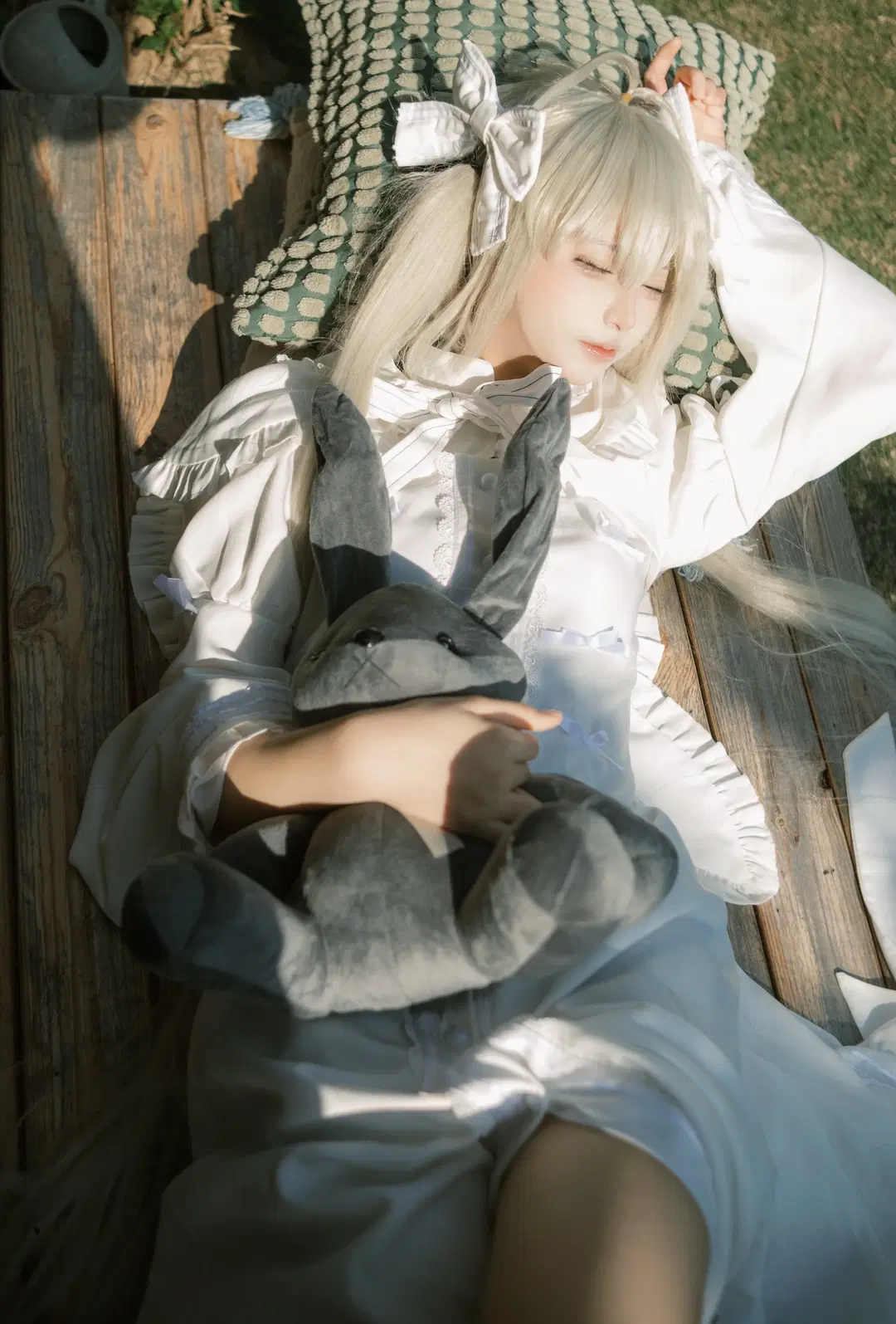 【春日野穹cos】白裙与灰兔的慵懒午后 - 楚果果 - 第2张