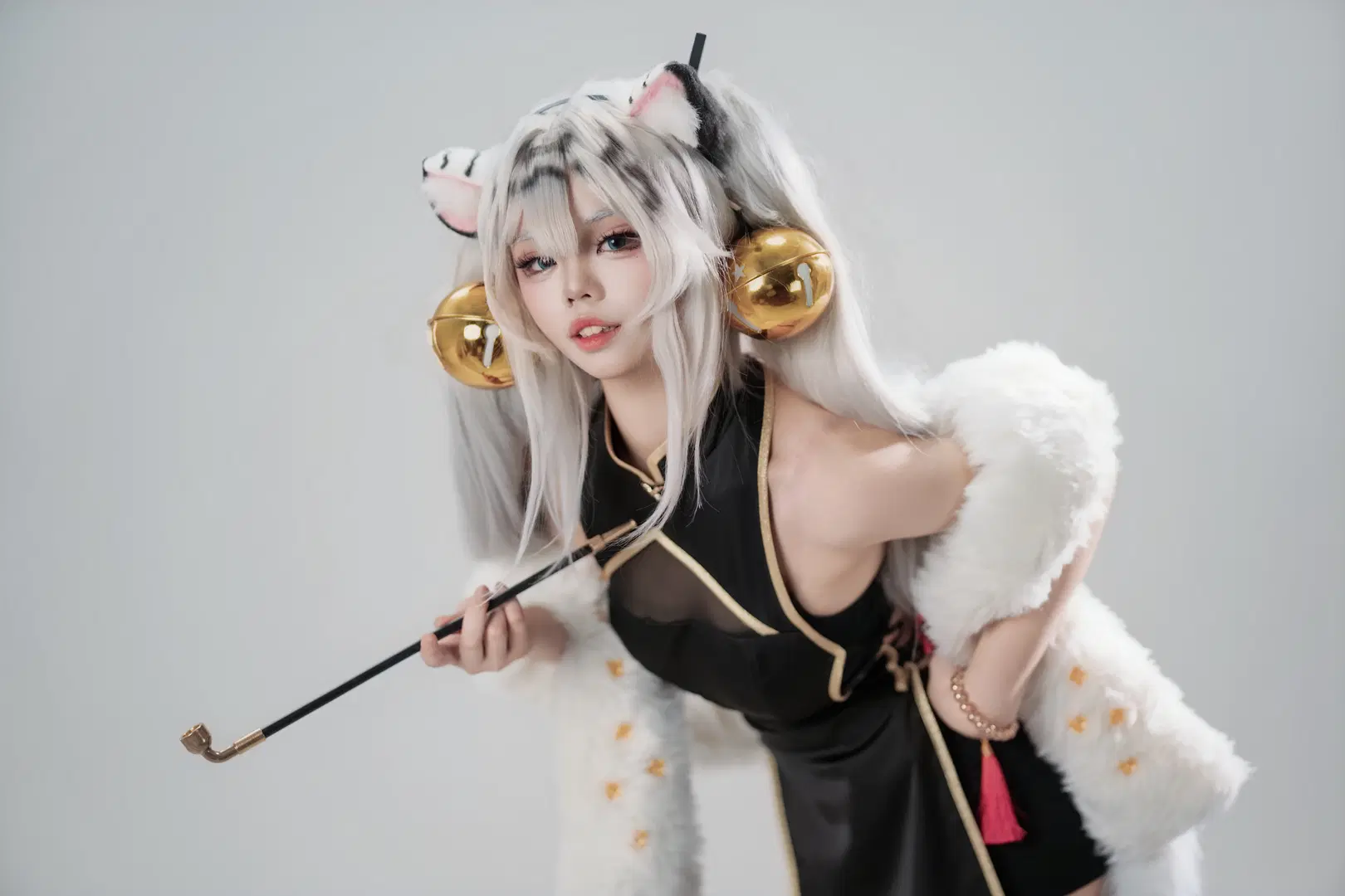 【白虎娘 コスプレ】毛皮のショールと黒金のチャイナドレスの衝突記録 - 二先生 - 3枚目