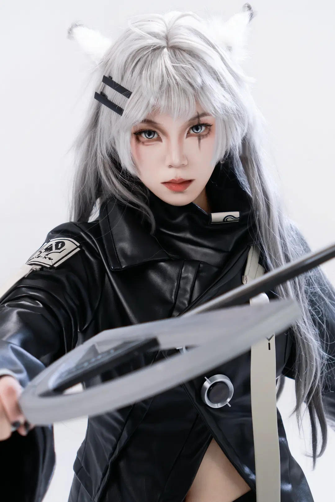 【拉普兰德cos】明日方舟的狂野狼魂，黑皮衣大剑造型正片 - Little Z - 第4张