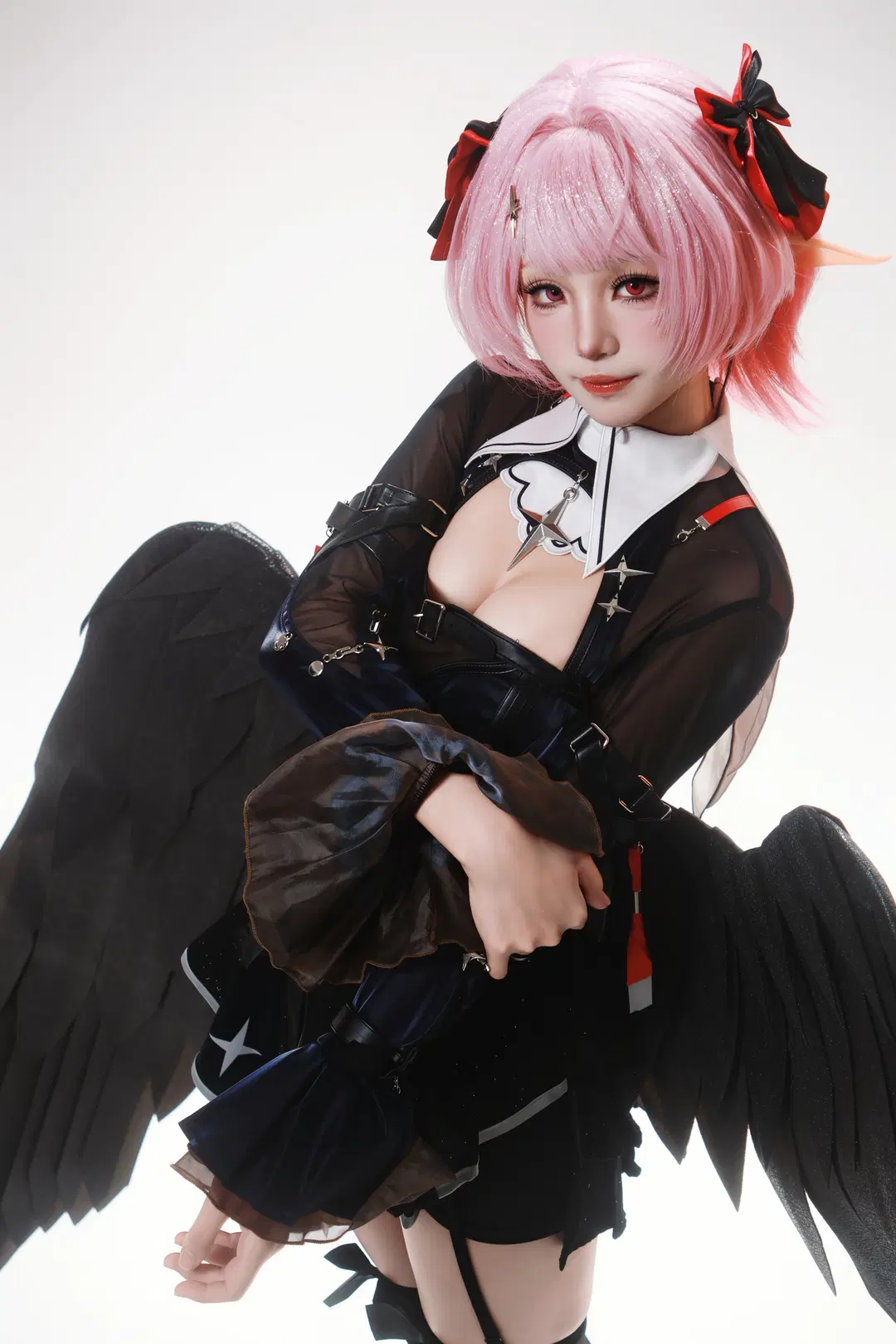 [Remielle cosplay] Shoot experience with Zenless Zone Zero's dark-style giant wings by Little Z - Image 2