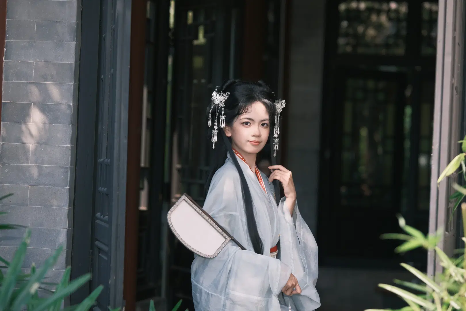 东莞园林里的清冷风战国袍，汉服拍照氛围感拉满 - MIAO - 第2张