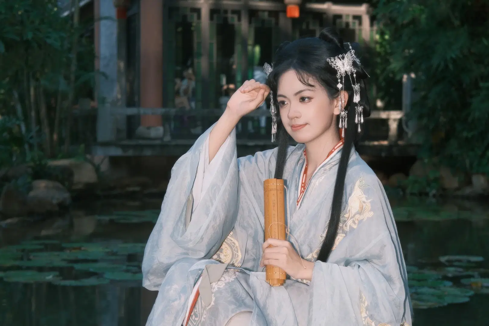东莞园林里的清冷风战国袍，汉服拍照氛围感拉满 - MIAO - 第7张