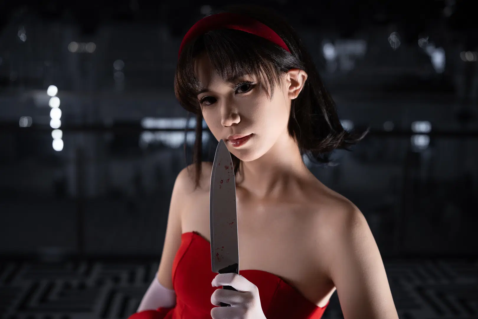 【雾越未麻cos】未麻的部屋场照，红裙与白手套的暗黑张力 - 乡音煮虾 - 第4张