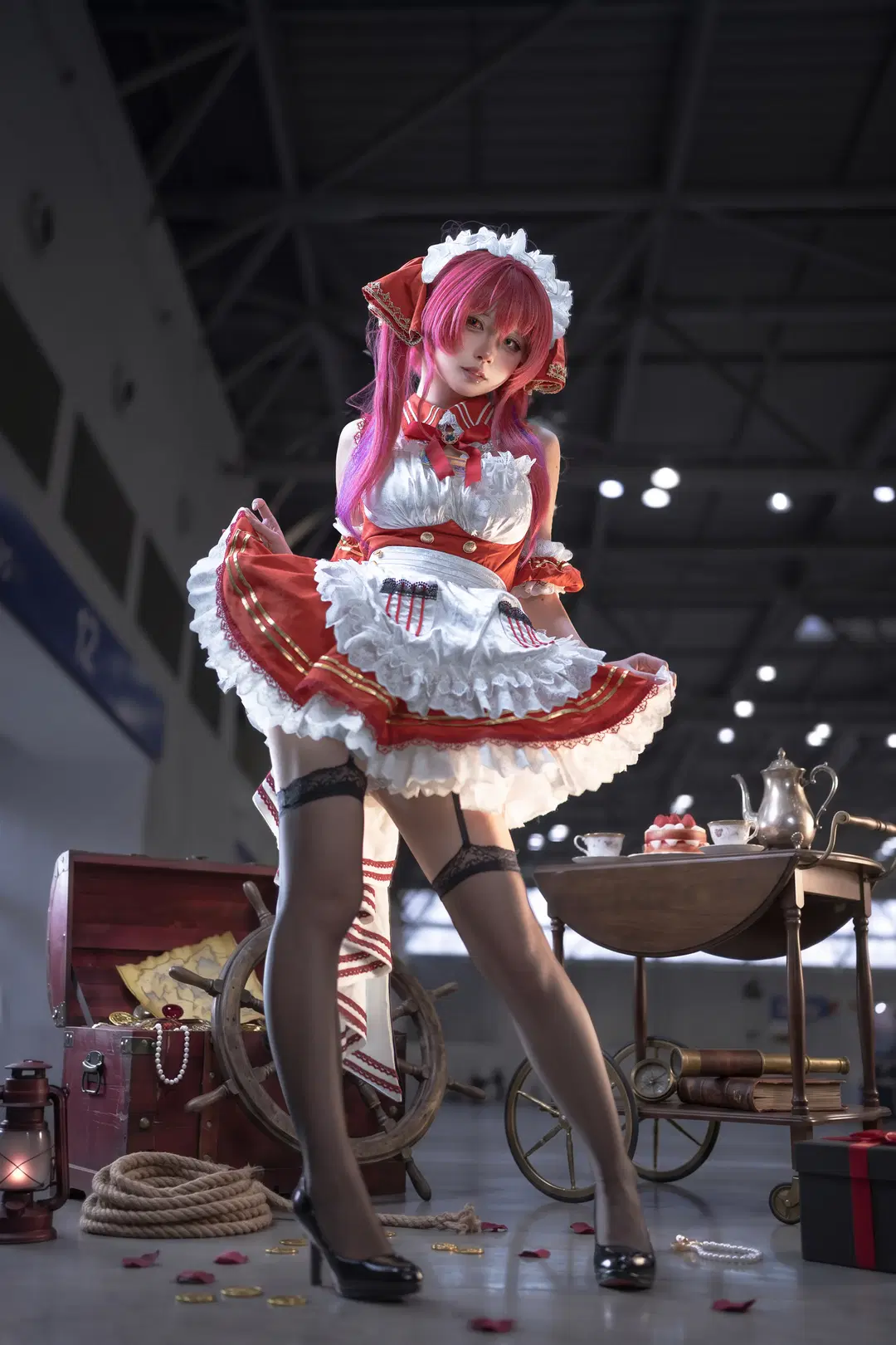 【宝钟玛琳cos】漫展场照，红白女仆装与航海茶会的碰撞