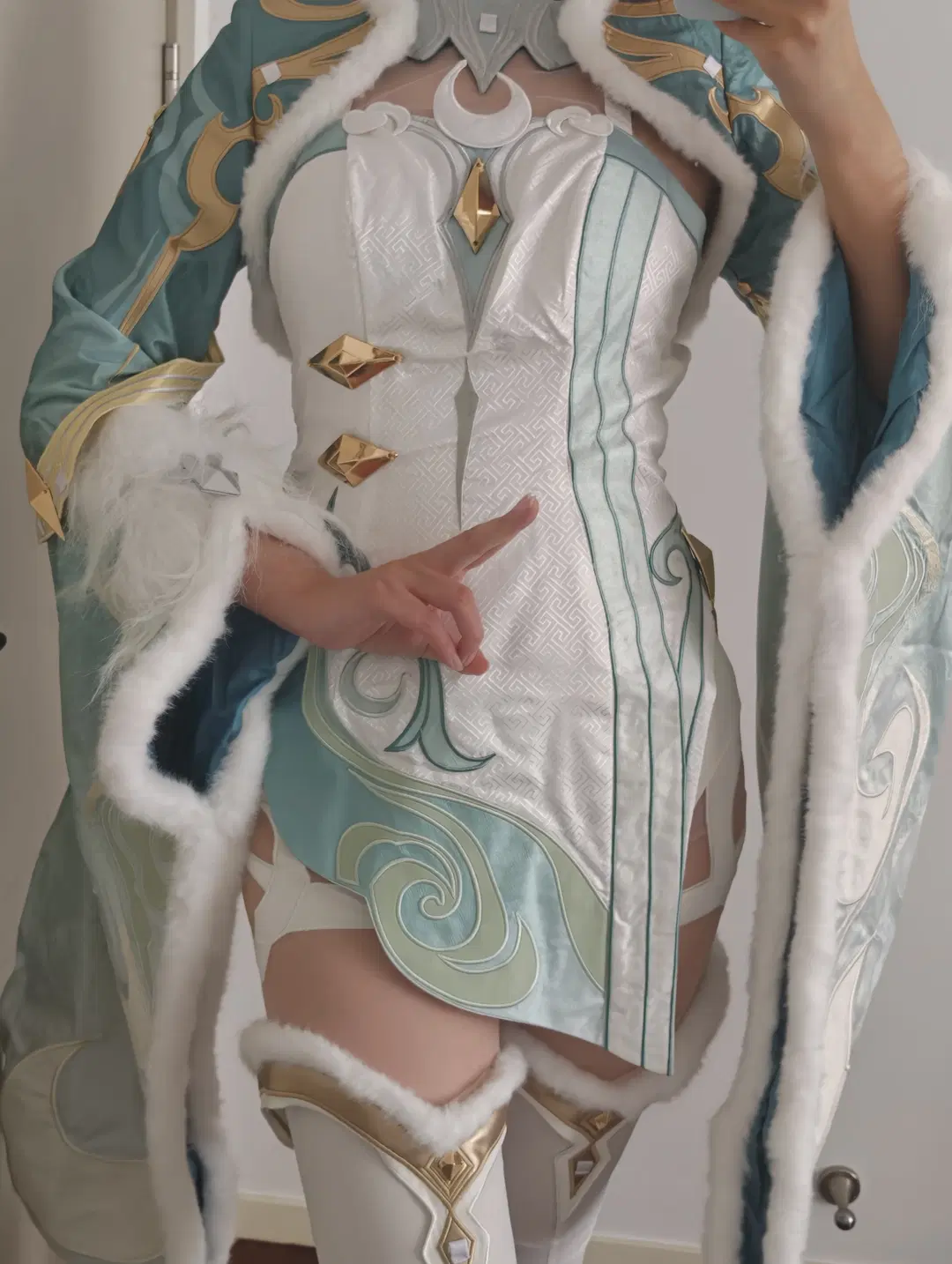 Cyan-and-White Fantasy Style Fitting, the Fit of This Gear is Absolutely Incredible by Hitomi子 - Image 3