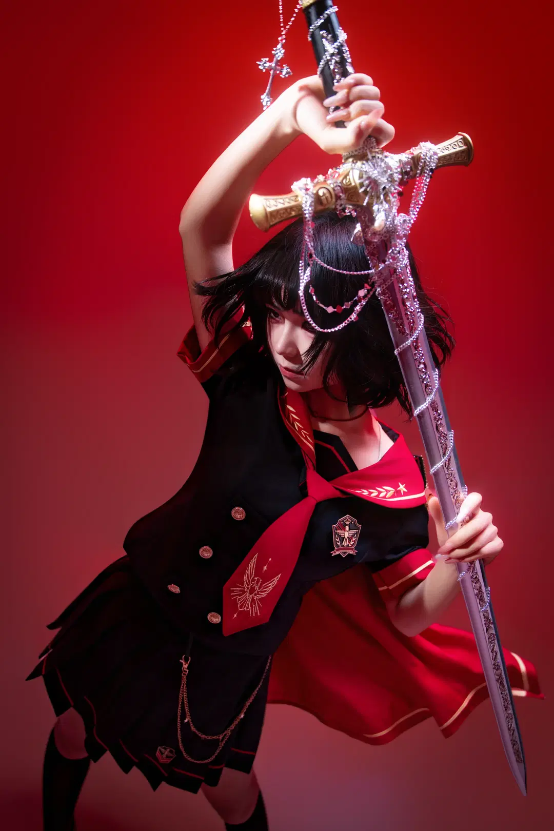 黒赤軍服風制服と大剣のスタジオ撮影、凛々しく美しい少女暴君の9枚組 - 海海📸 - 3枚目
