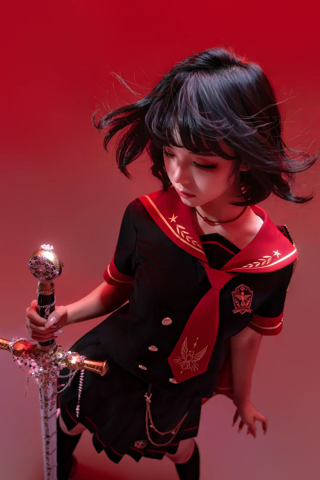 黒赤軍服風制服と大剣のスタジオ撮影、凛々しく美しい少女暴君の9枚組 - 海海📸 - 5枚目