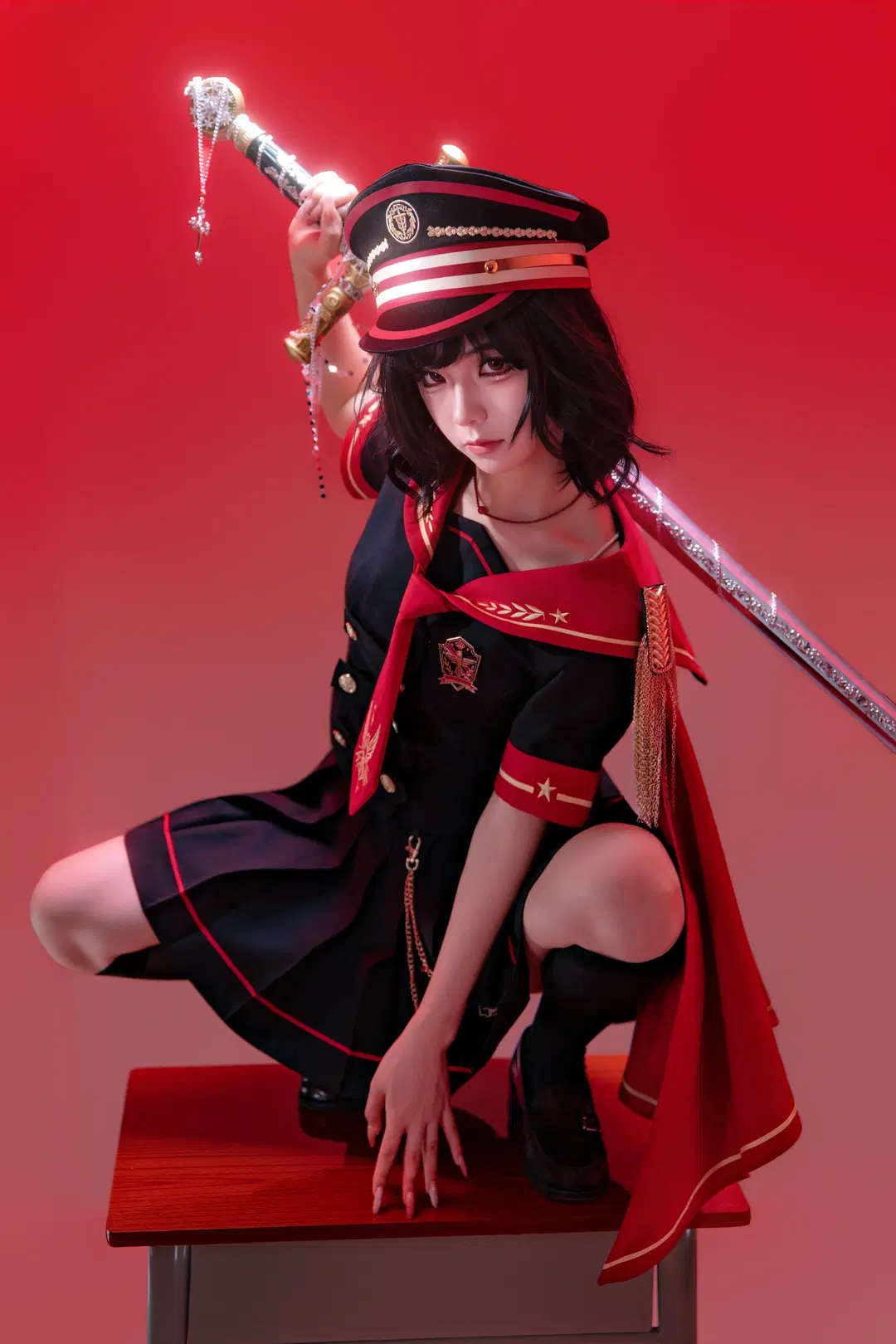 黒赤軍服風制服と大剣のスタジオ撮影、凛々しく美しい少女暴君の9枚組 - 海海📸 - 9枚目