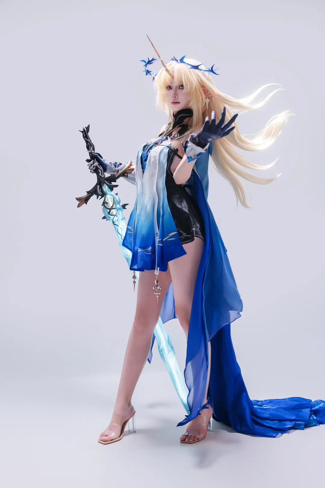 【フルールドリス コスプレ】『鳴潮』ポーズ参考：青黒のグラデーションと巨大な幻の剣の衝突 - 海海📸 - 10枚目