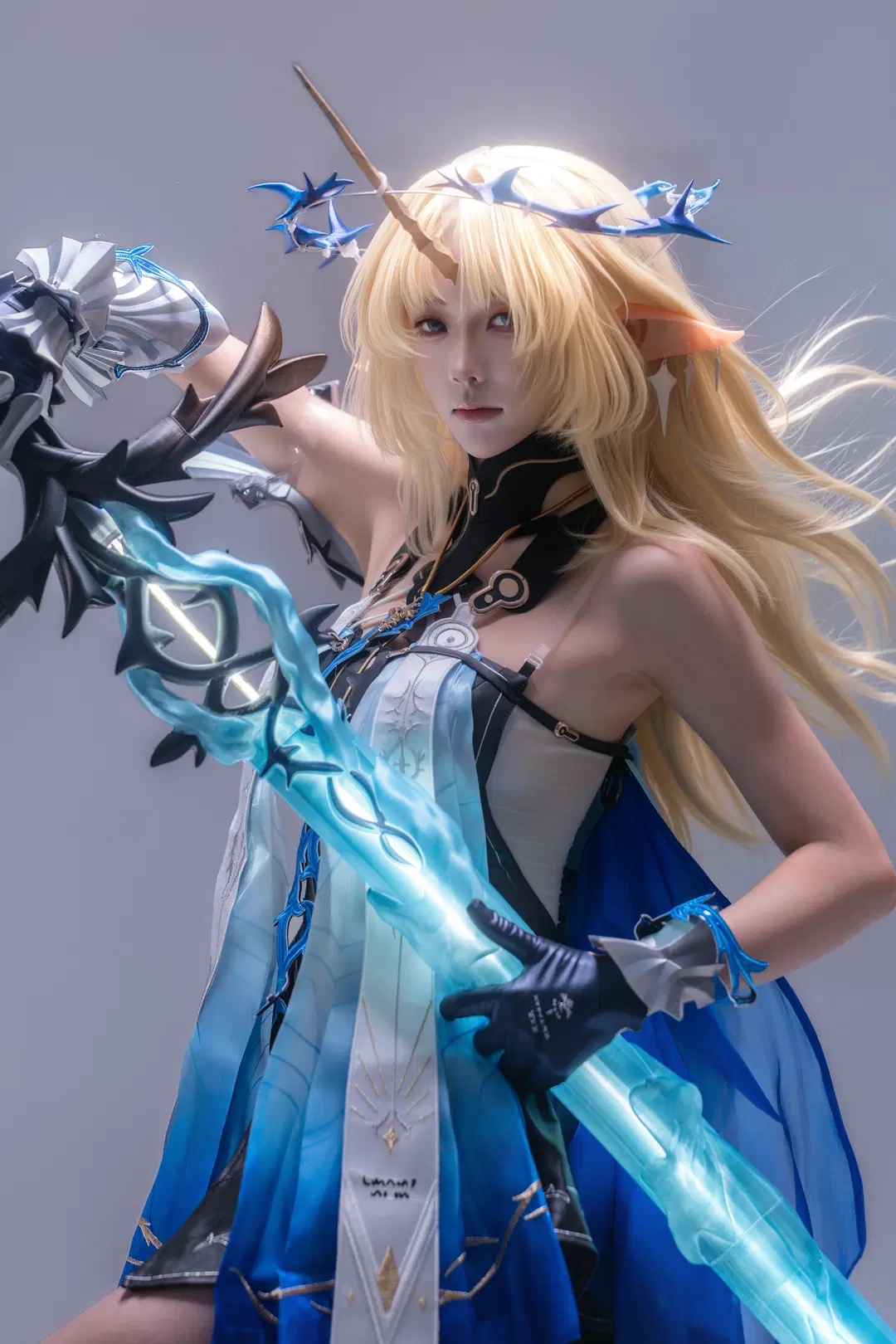 【フルールドリス コスプレ】『鳴潮』ポーズ参考：青黒のグラデーションと巨大な幻の剣の衝突 - 海海📸 - 4枚目