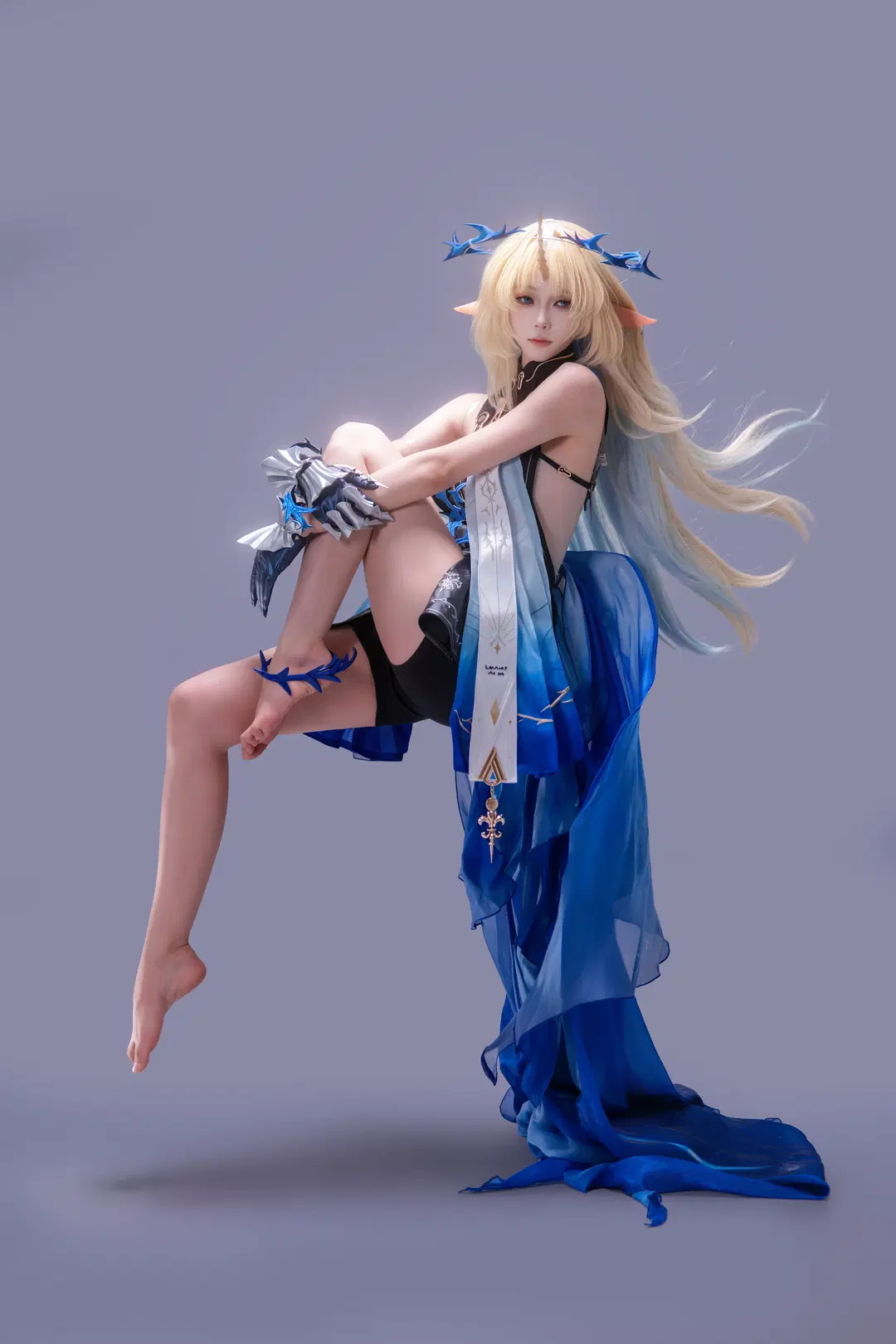 【フルールドリス コスプレ】『鳴潮』ポーズ参考：青黒のグラデーションと巨大な幻の剣の衝突 - 海海📸 - 7枚目