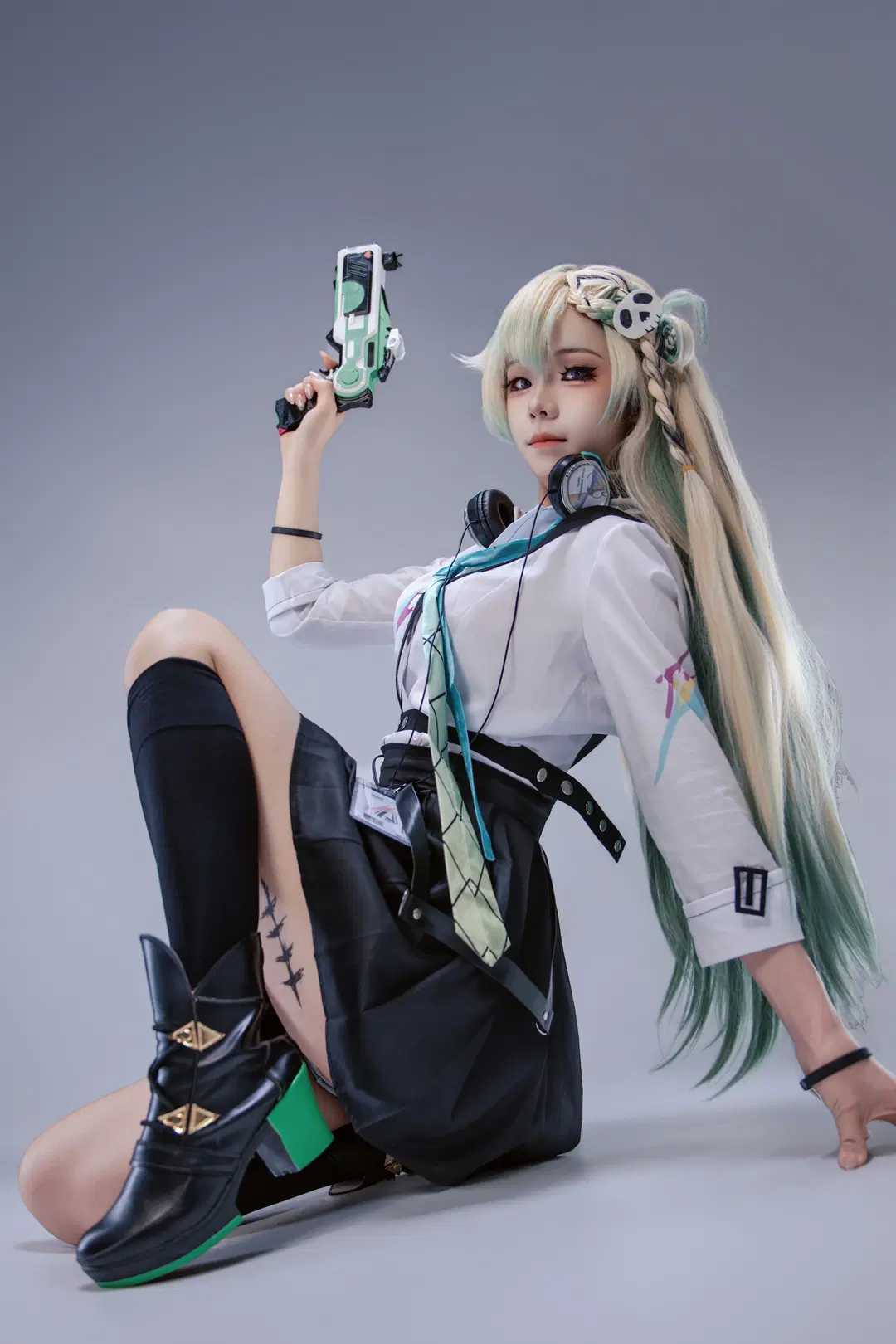 [Lynae cosplay] Wuthering Waves: Sci-Fi Campus Over-the-knee socks outfit and 9-Grid Cosplay photo poses Share by 海海📸 - Image 6