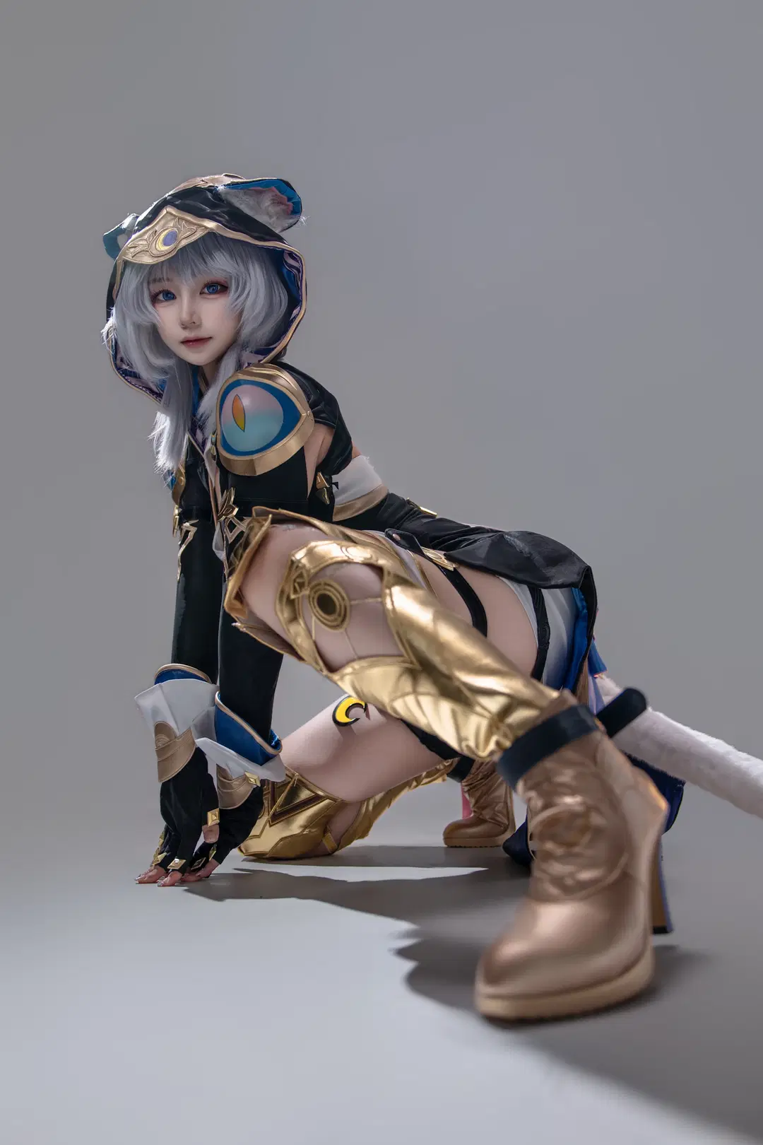 [Cifera Cosplay] The Clash of Metal and Plush Under White Studio Lighting by 海海📸 - Image 2