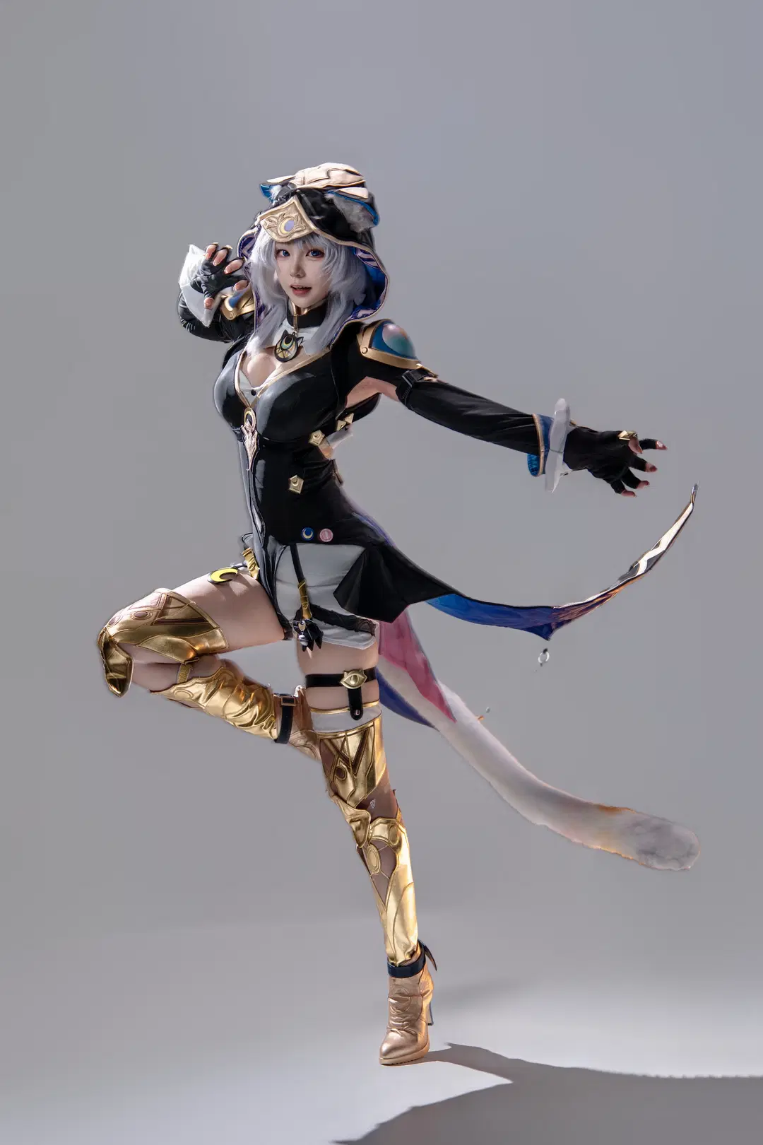[Cifera Cosplay] The Clash of Metal and Plush Under White Studio Lighting by 海海📸 - Image 3