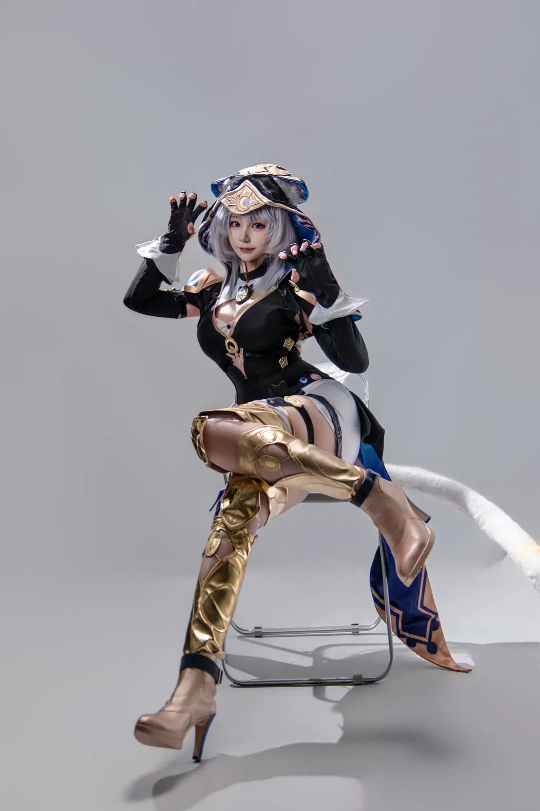[Cifera Cosplay] The Clash of Metal and Plush Under White Studio Lighting by 海海📸 - Image 4
