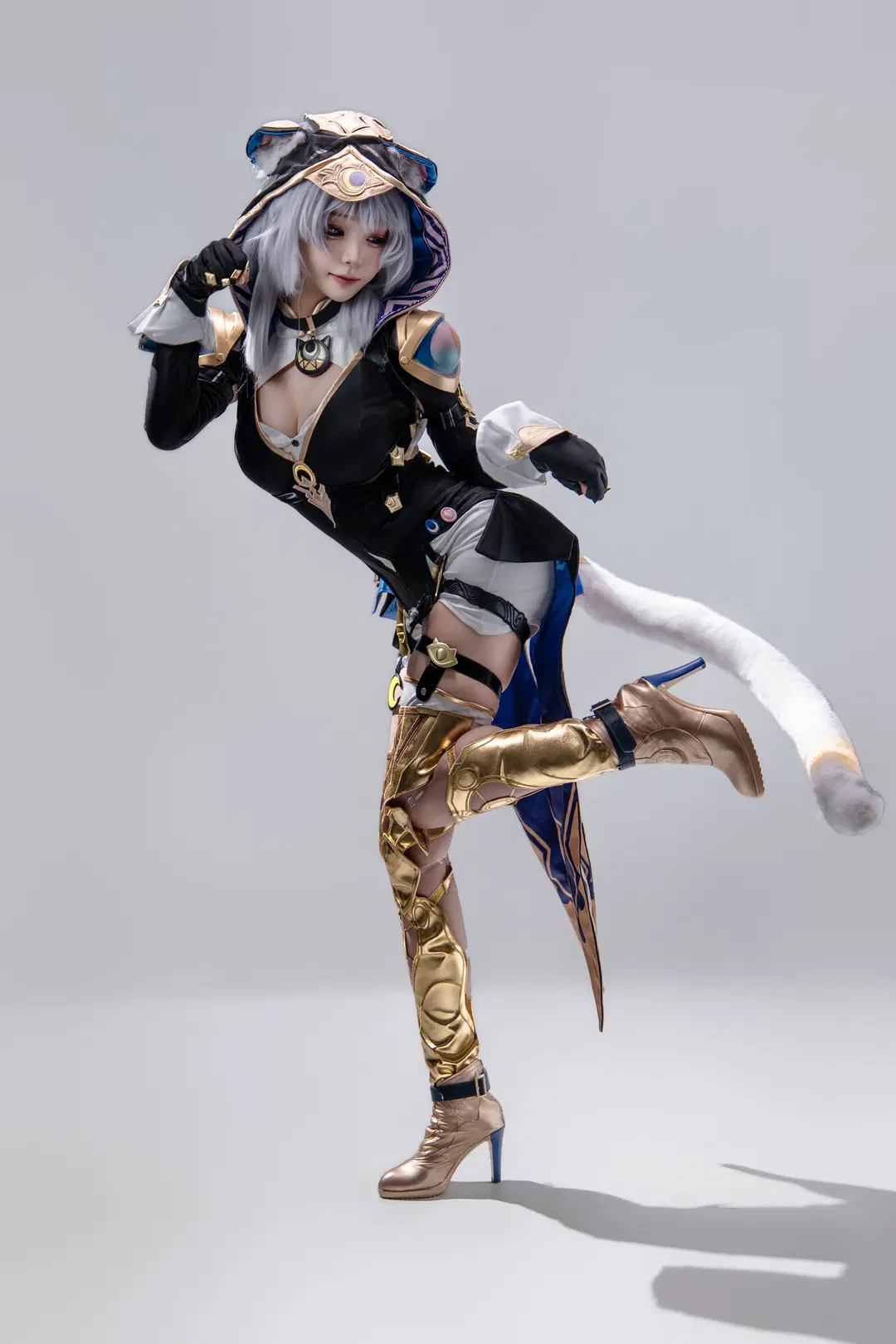 [Cifera Cosplay] The Clash of Metal and Plush Under White Studio Lighting by 海海📸 - Image 7