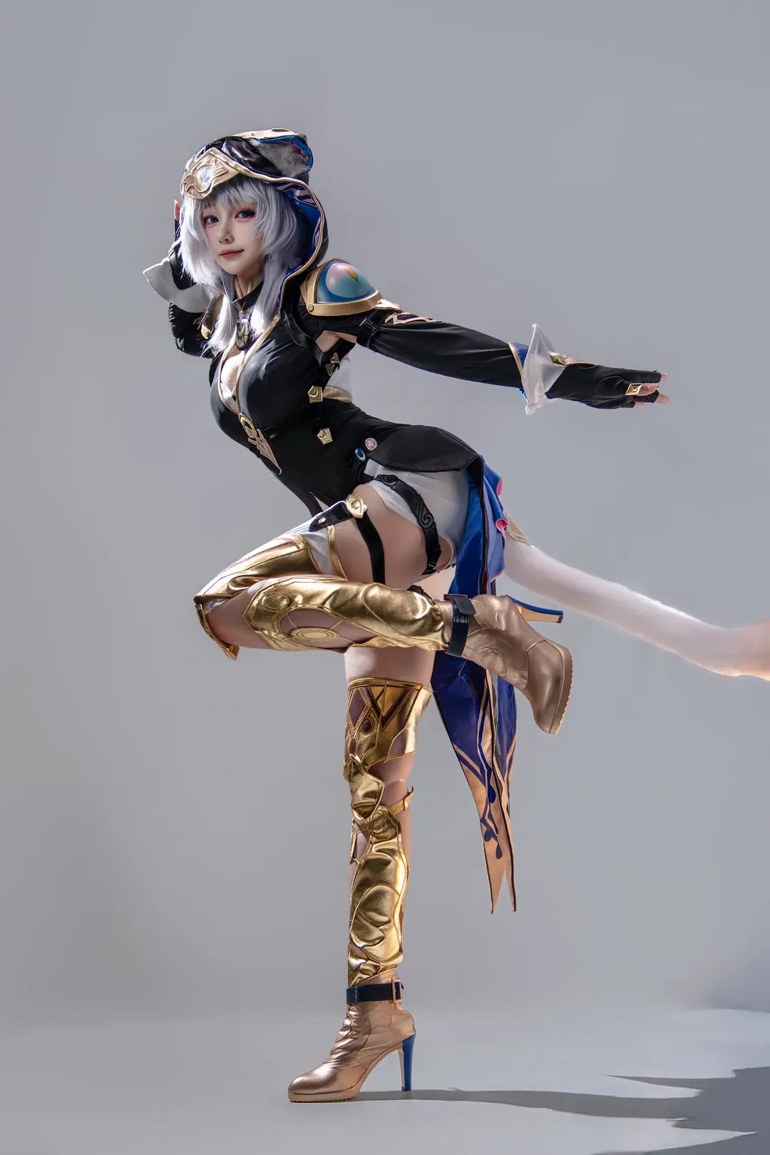 [Cifera Cosplay] The Clash of Metal and Plush Under White Studio Lighting by 海海📸 - Image 8