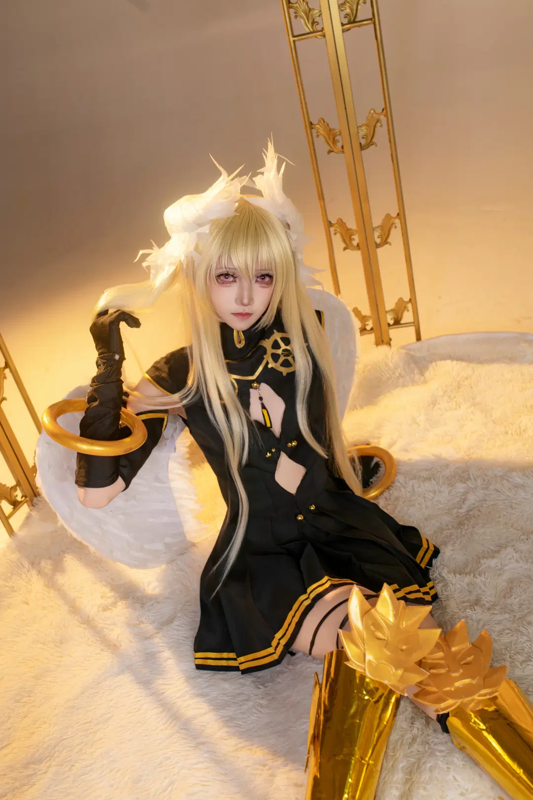 [Mayuri cosplay] Angel of Judgement in Date A Live: A Resurrected Radiance Amidst Golden Light and Shadows by 星游酱 - Image 3
