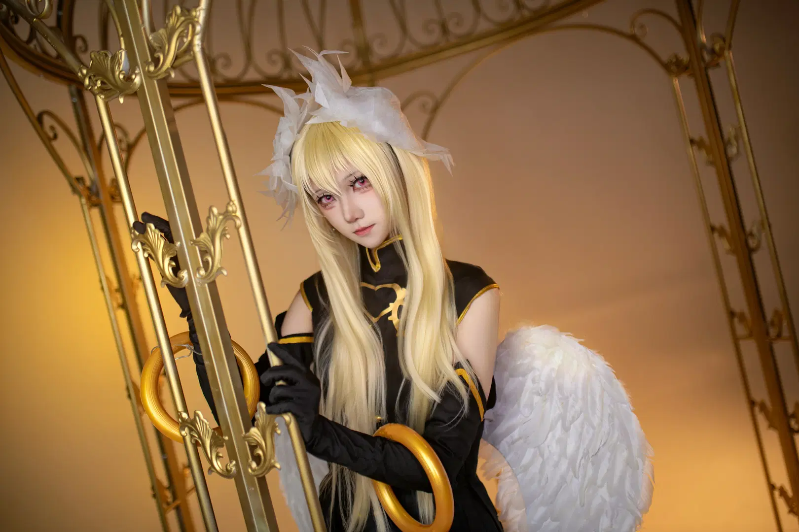 [Mayuri cosplay] Angel of Judgement in Date A Live: A Resurrected Radiance Amidst Golden Light and Shadows by 星游酱 - Image 6