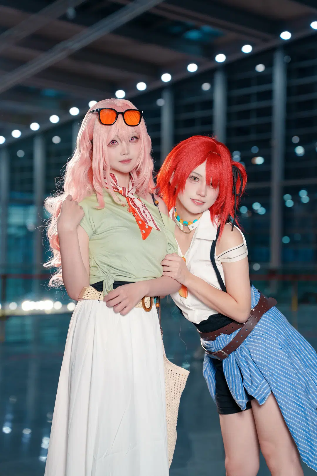 [Lemuen cosplay] Arknights Sisters Duo Convention Photos: The Collision of Light, Shadow, and Luggage by 号吃懒做 - Image 3