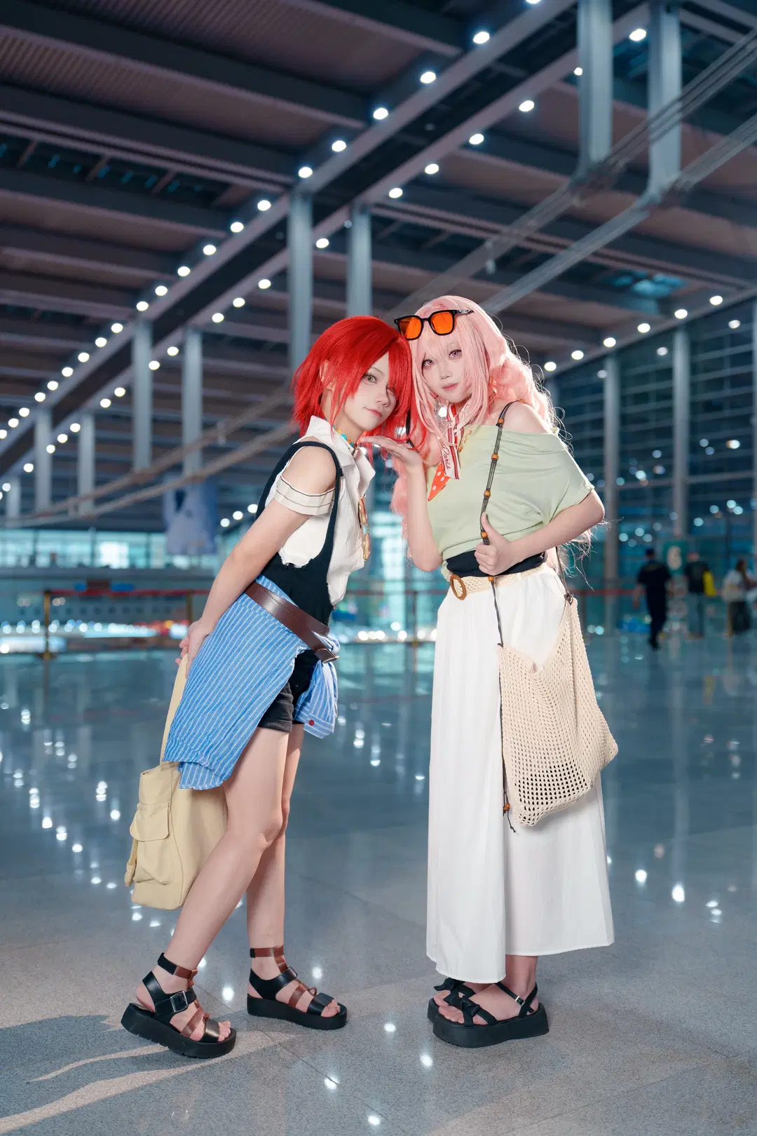[Lemuen cosplay] Arknights Sisters Duo Convention Photos: The Collision of Light, Shadow, and Luggage by 号吃懒做 - Image 4