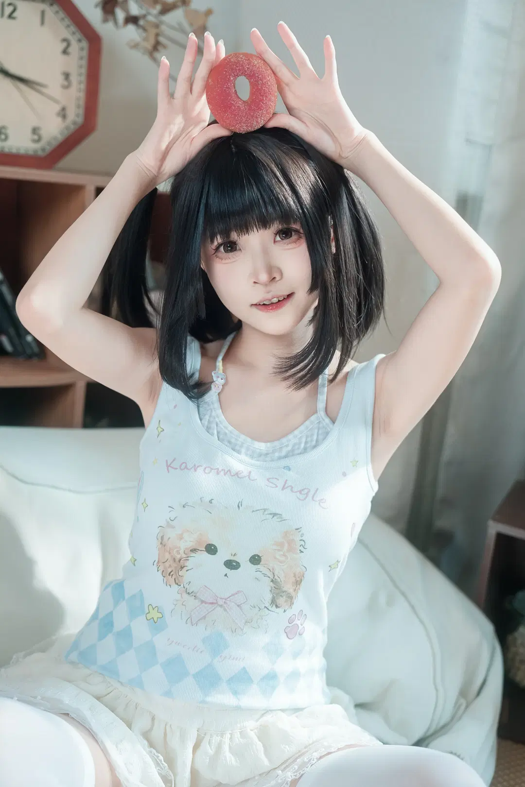 日本風写真が紡ぐおうちの雰囲気：白ニーソコーデと林檎が彩る気だるい夏の日 - Kimi - 3枚目