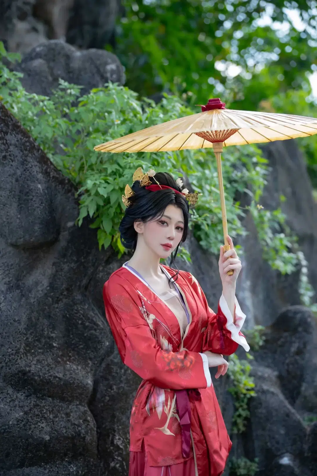 [Han Xiang Xun cosplay] Aunt Han in Where Winds Meet: Reading Leisure Books in the Garden by Genko玄子 - Image 3