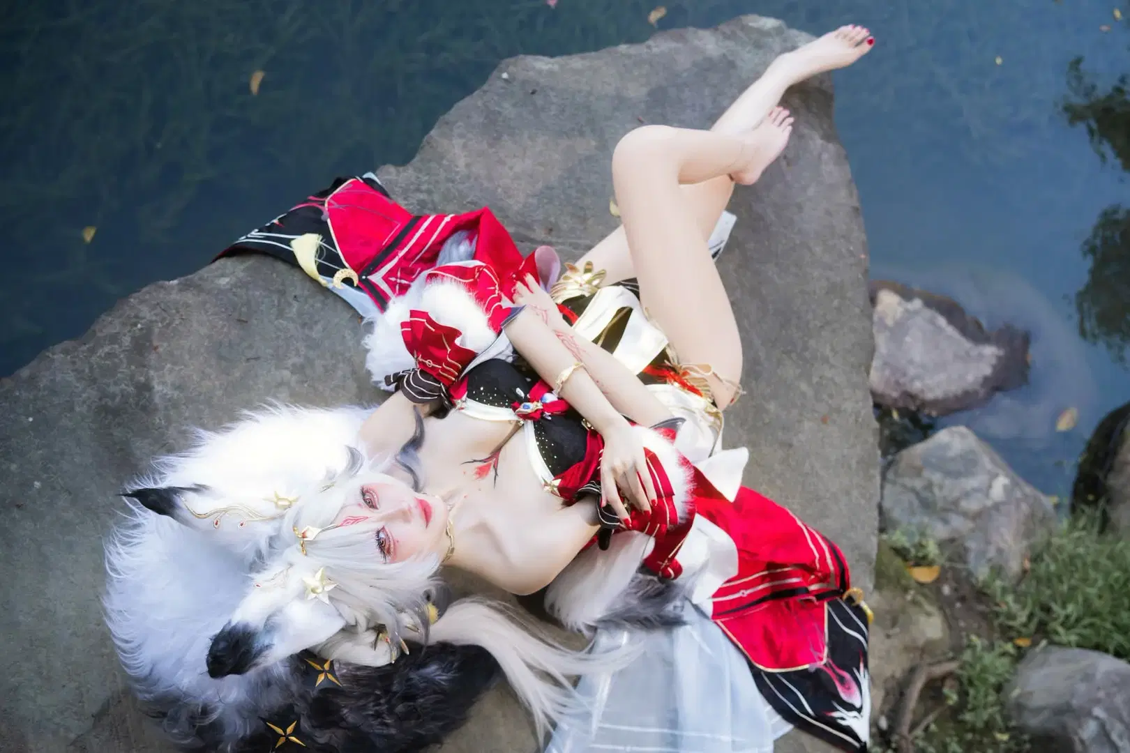 【心月狐cos】鸣潮岁主心月狐，红黑搭配与毛绒尾巴的视觉冲击 - Genko玄子 - 第6张