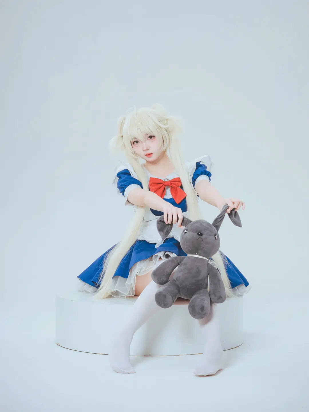 【春日野穹 コスプレ】ホリゾントに佇む白ストッキングのメイド：静謐なドール感を捉えて - Mr_DDSS - 8枚目